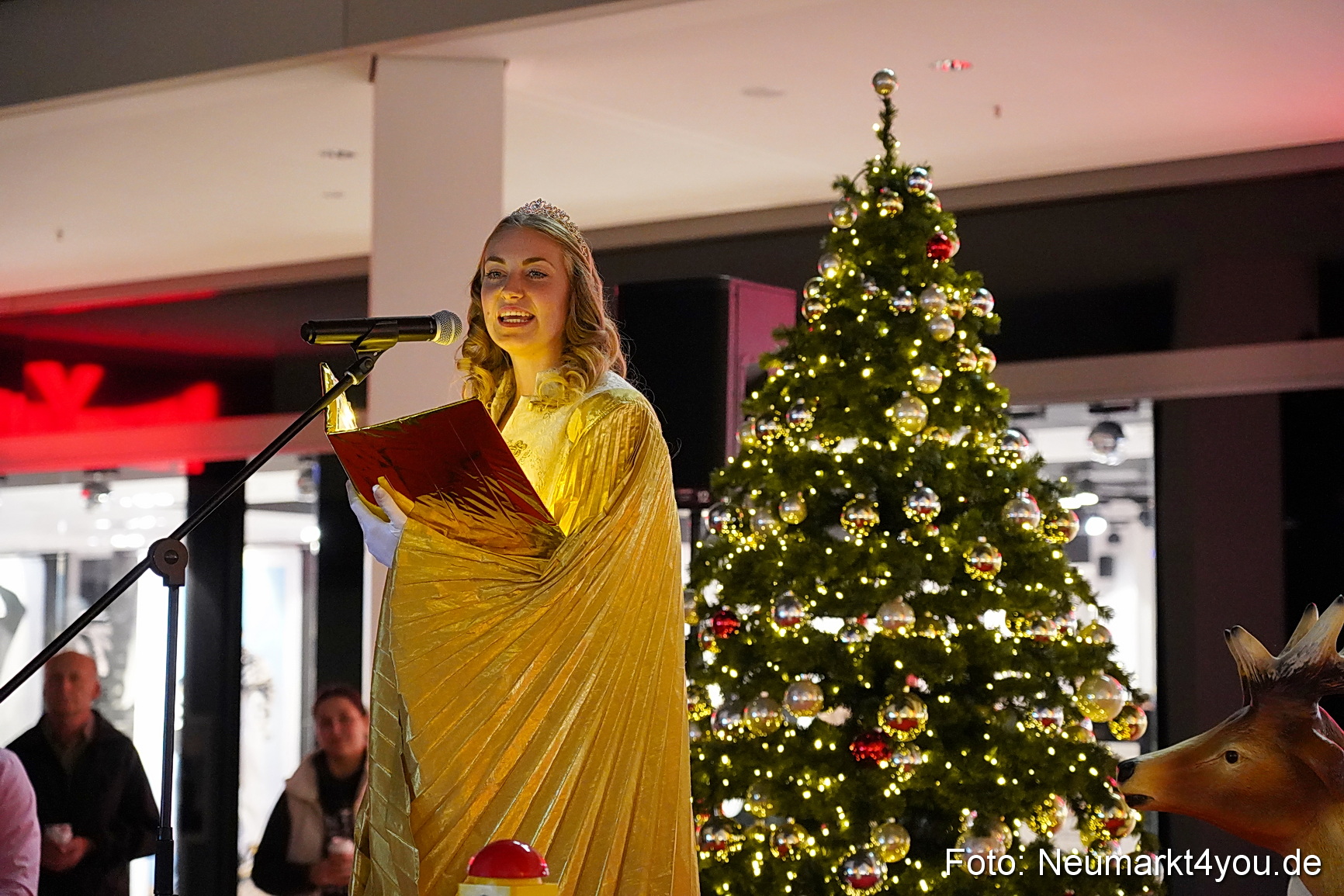 Lights on NeuerMarkt 211122 0001