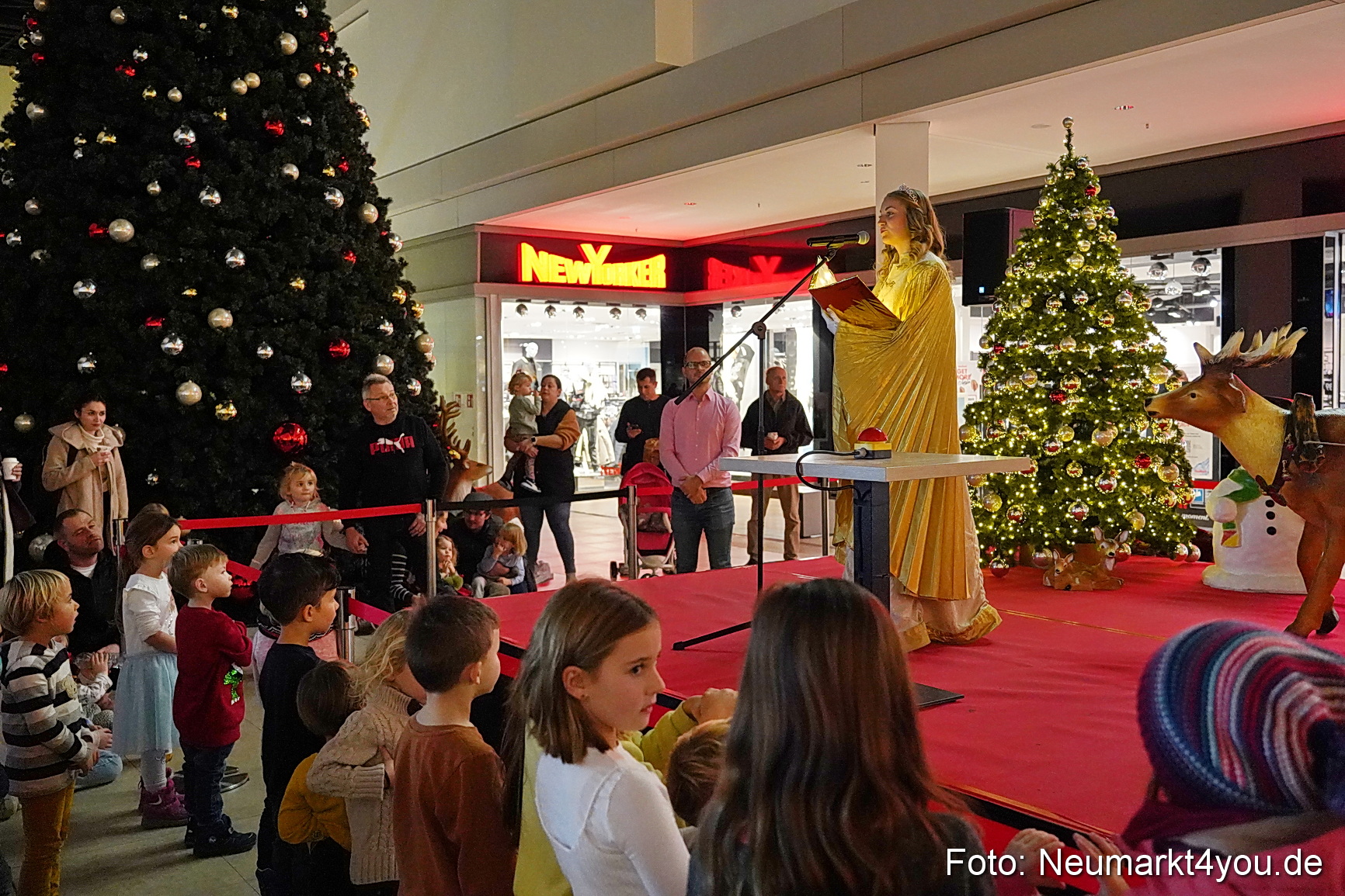 Lights on NeuerMarkt 211122 0002