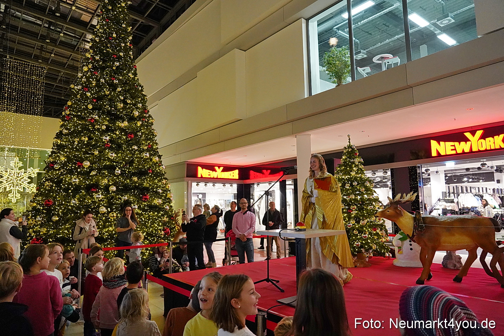 Lights on NeuerMarkt 211122 0003