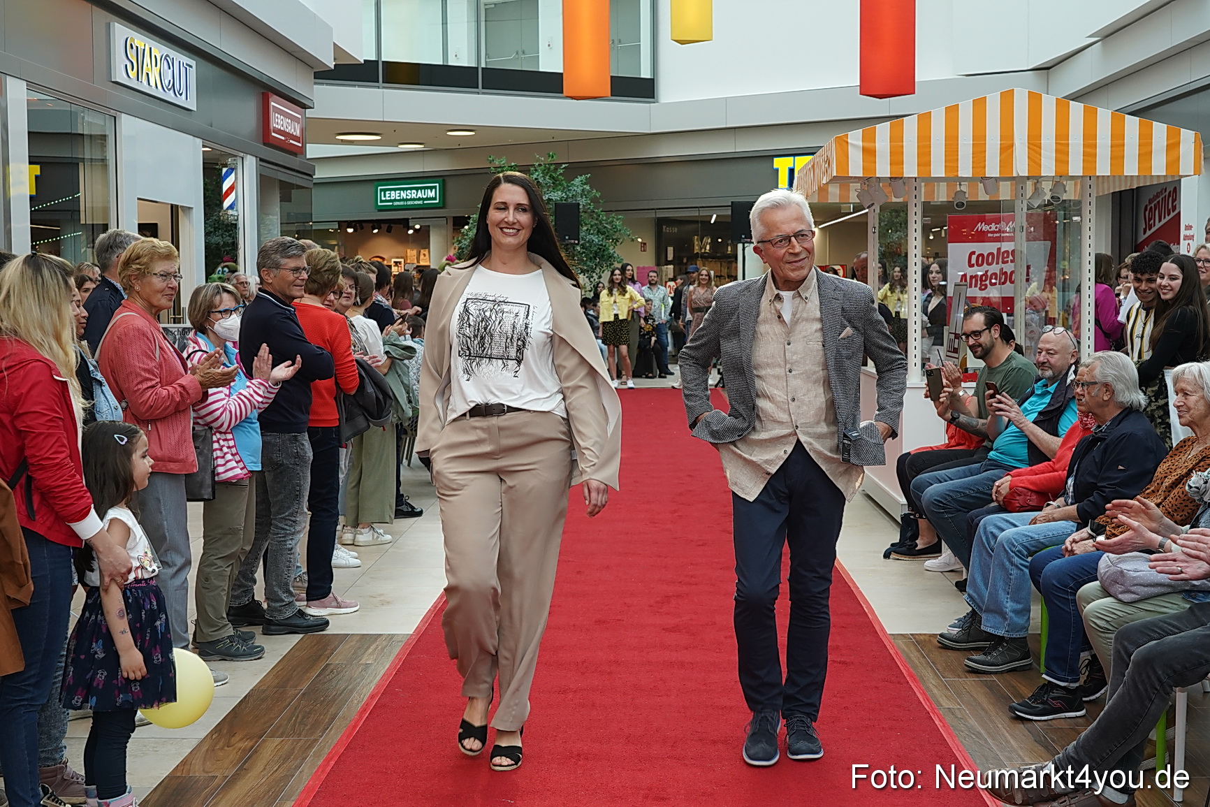 Modenschau Neuer Markt Nacht der Sinne 2022 0022