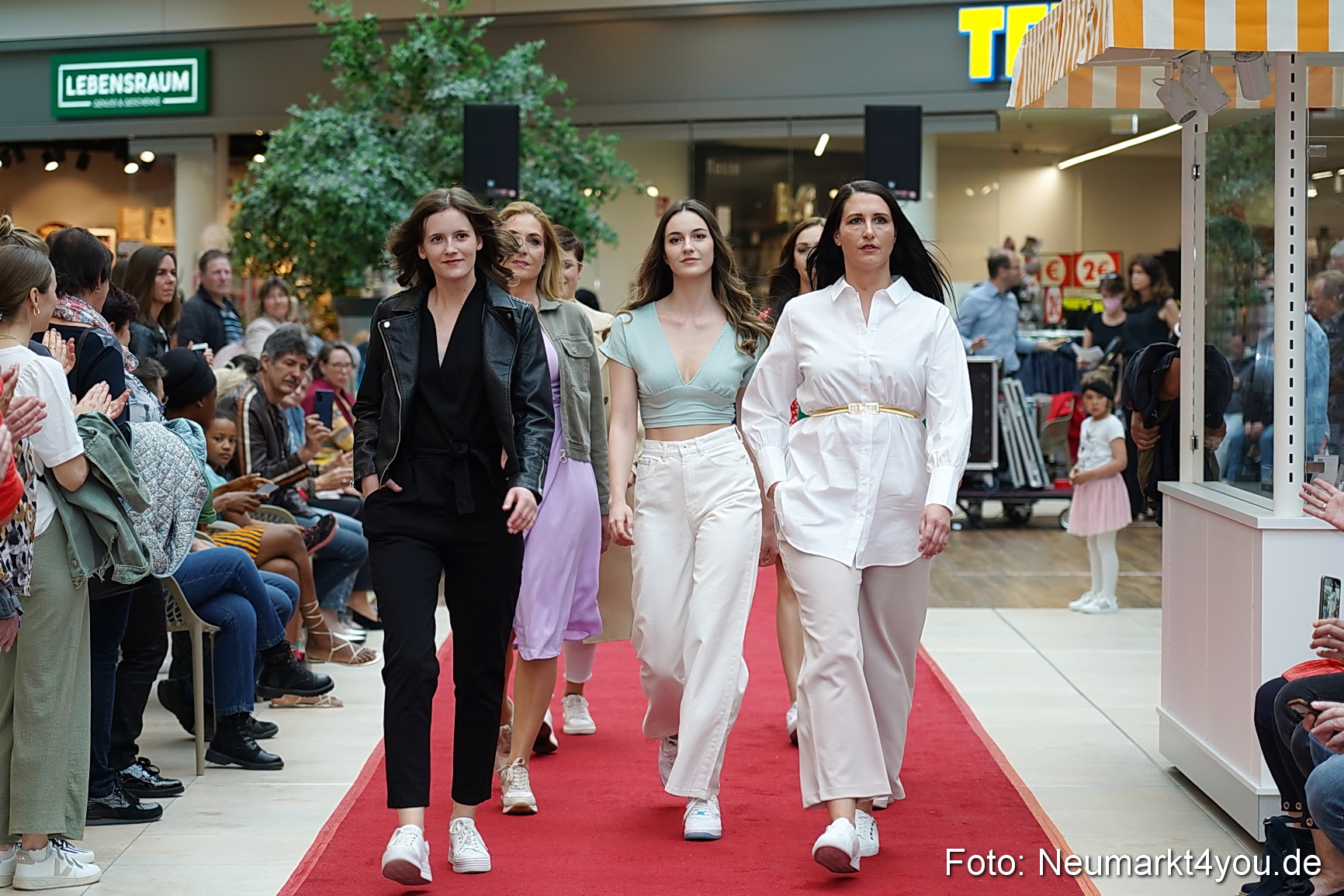 Modenschau Neuer Markt Nacht der Sinne 2022 0027