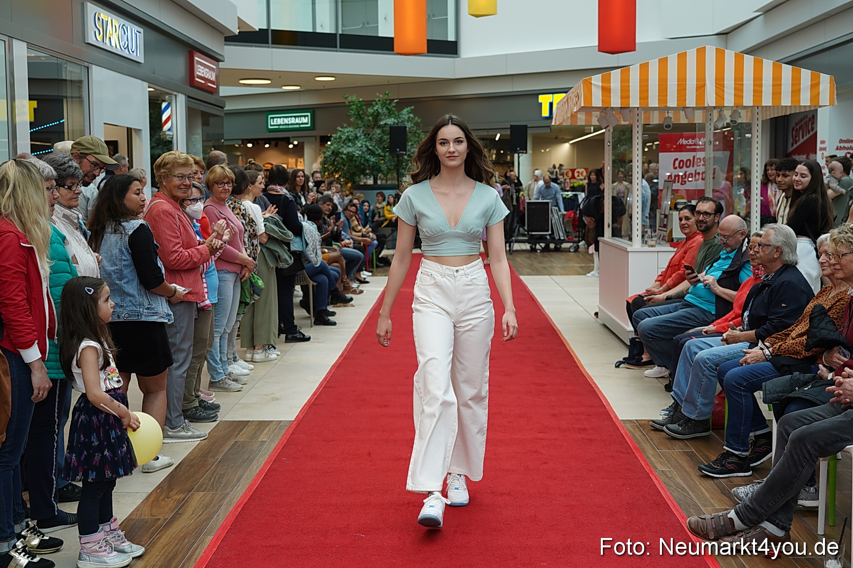 Modenschau Neuer Markt Nacht der Sinne 2022 0030