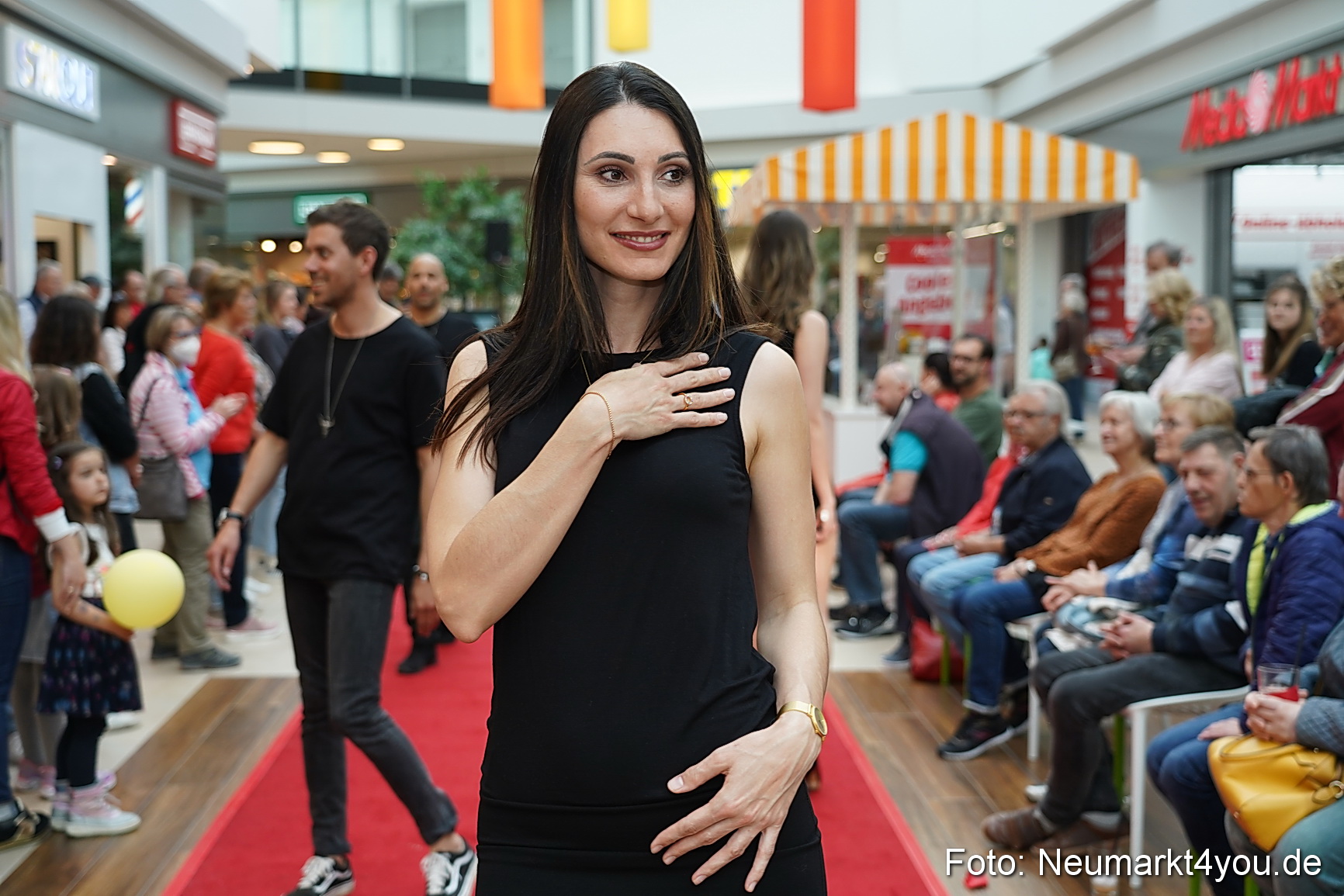 Modenschau Neuer Markt Nacht der Sinne 2022 0047