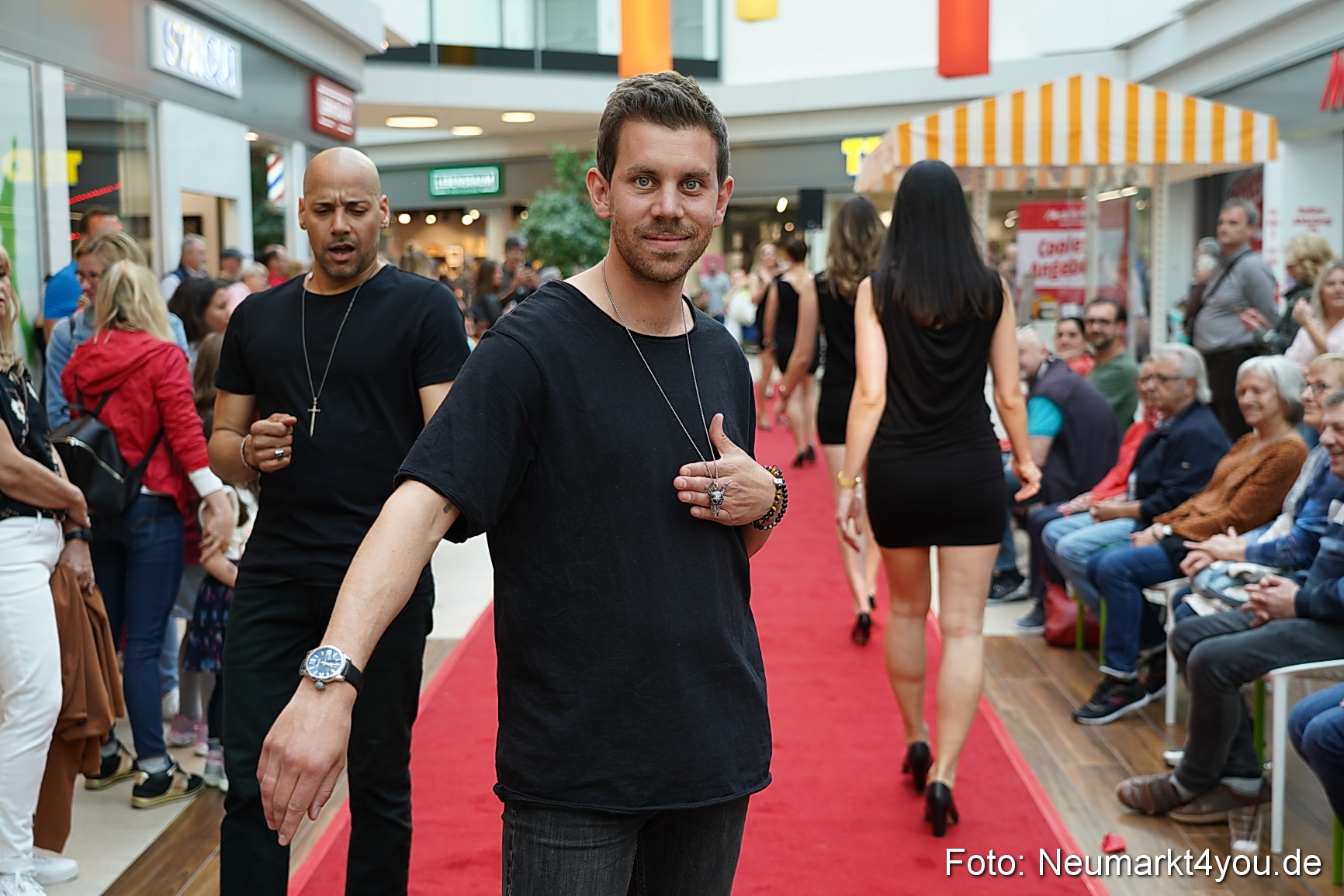 Modenschau Neuer Markt Nacht der Sinne 2022 0048