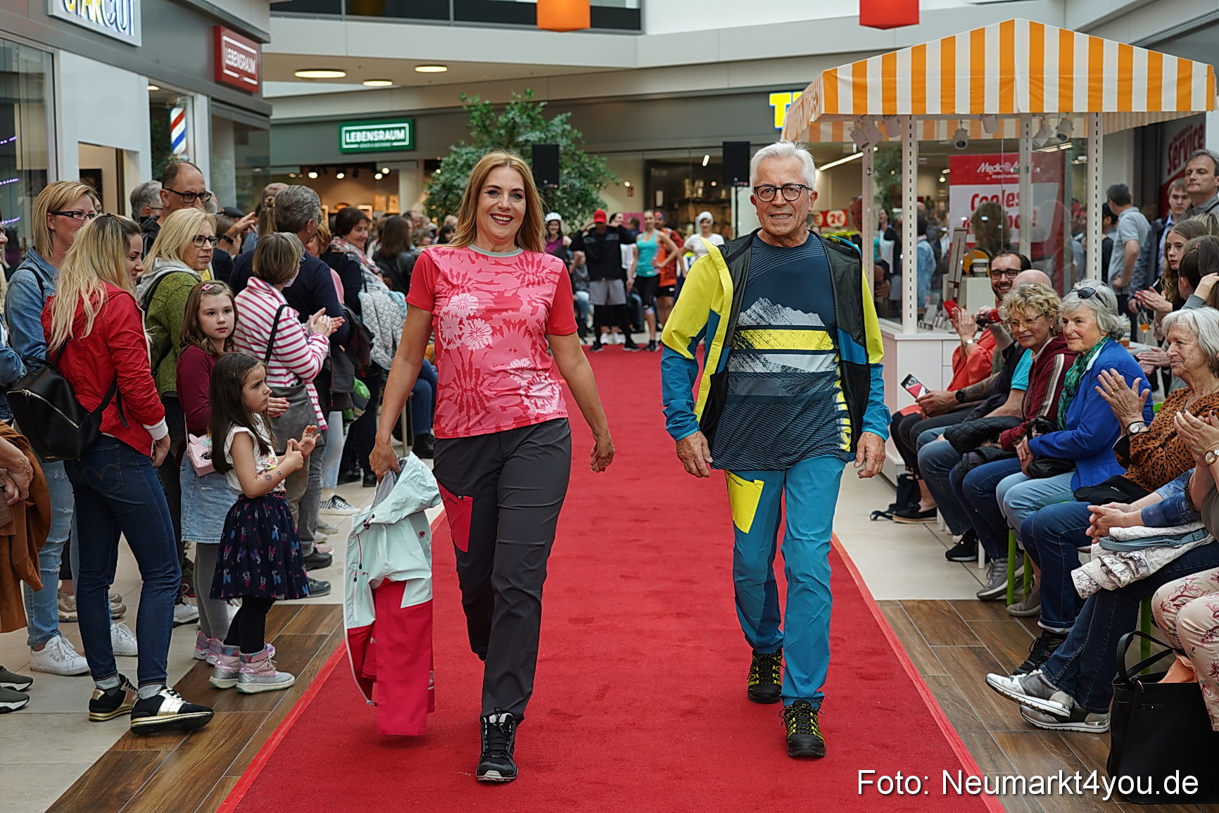 Modenschau Neuer Markt Nacht der Sinne 2022 0054