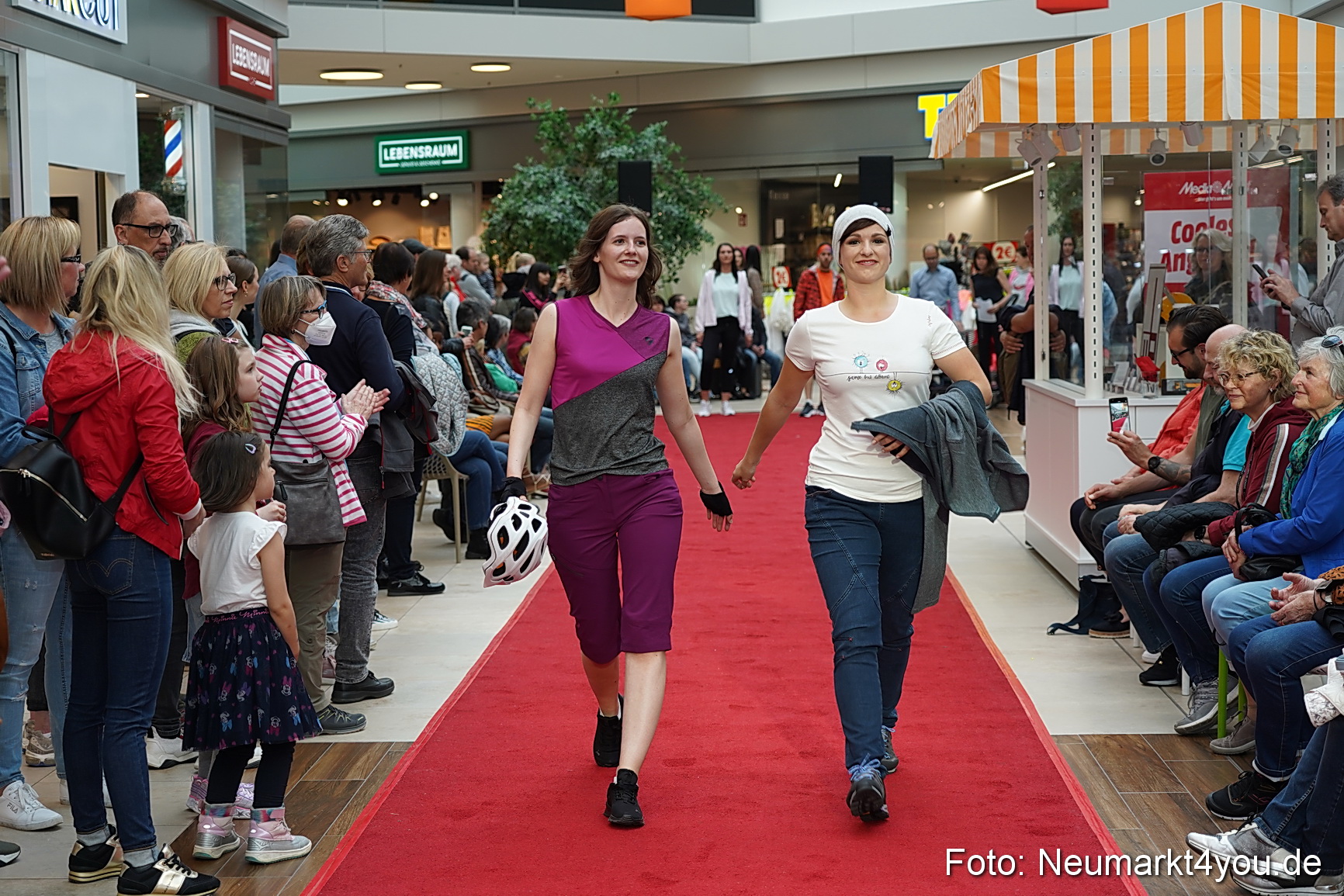 Modenschau Neuer Markt Nacht der Sinne 2022 0056