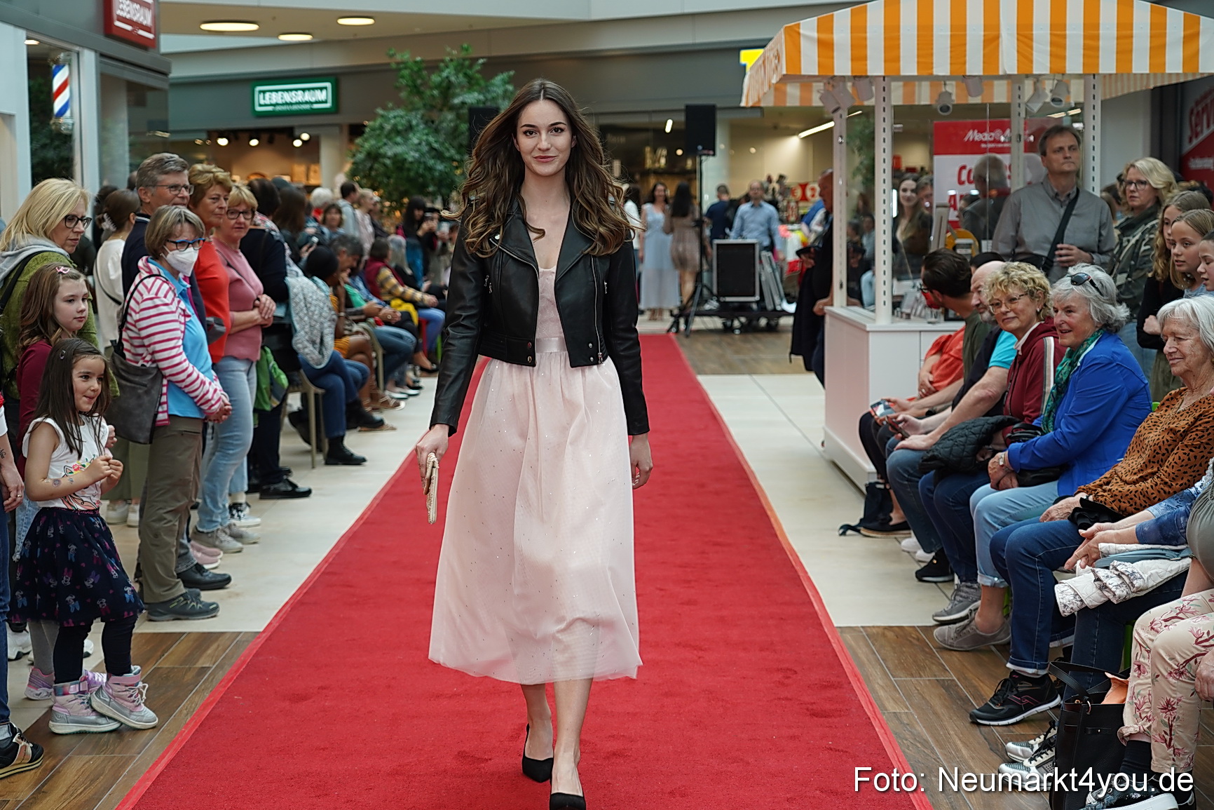 Modenschau Neuer Markt Nacht der Sinne 2022 0062