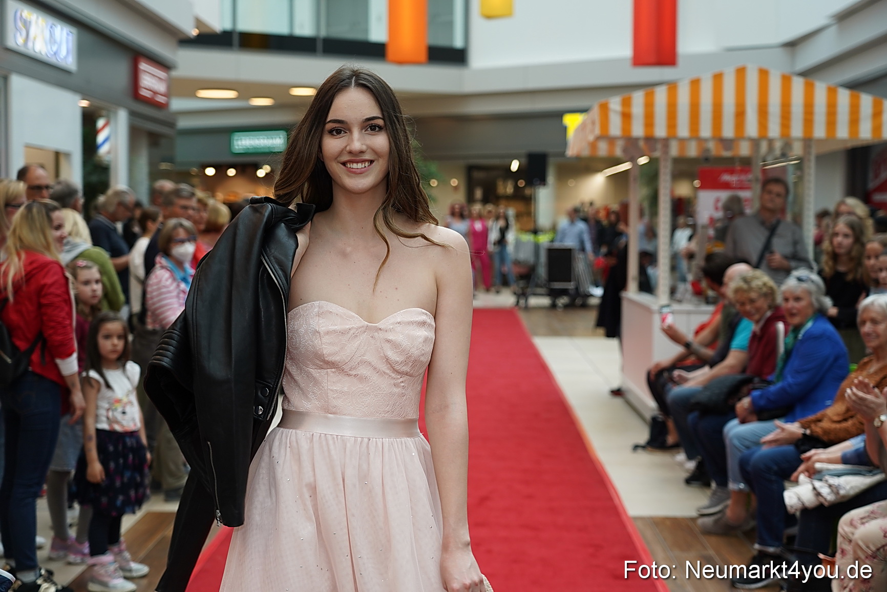 Modenschau Neuer Markt Nacht der Sinne 2022 0063