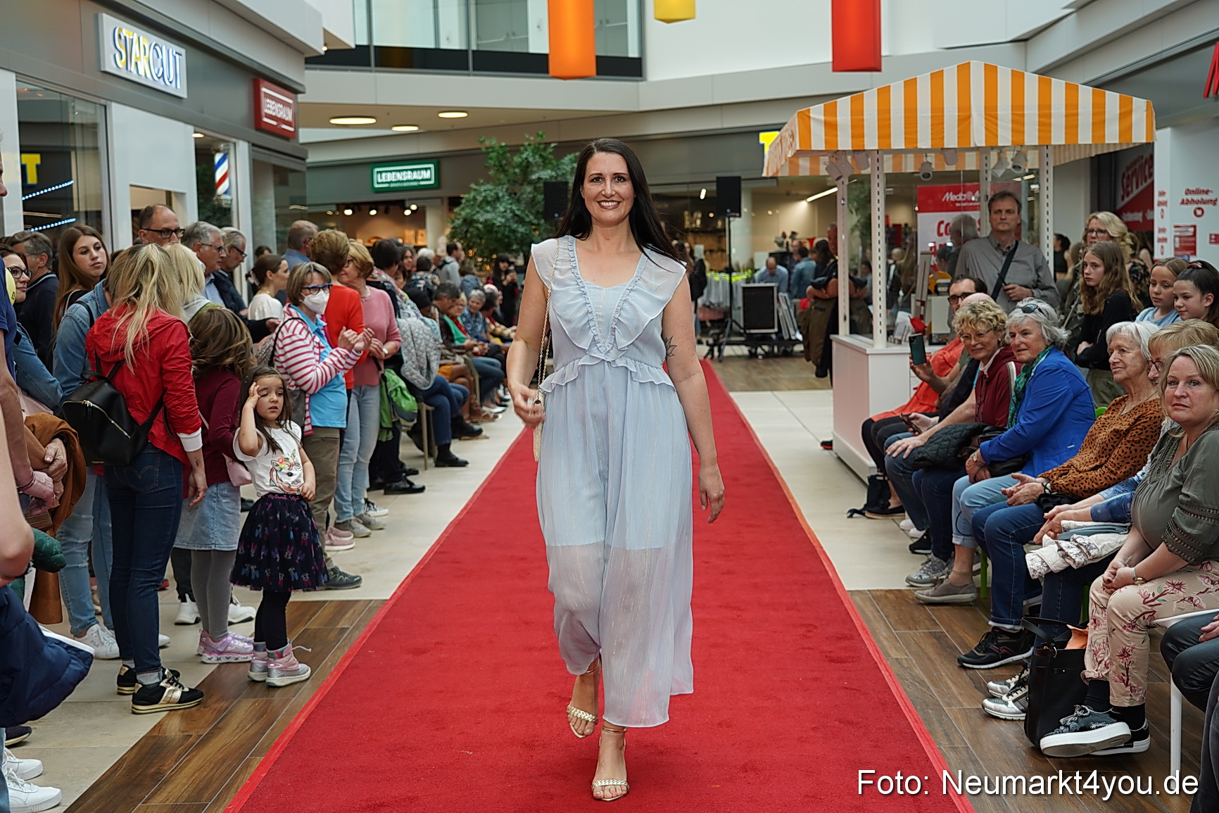 Modenschau Neuer Markt Nacht der Sinne 2022 0064