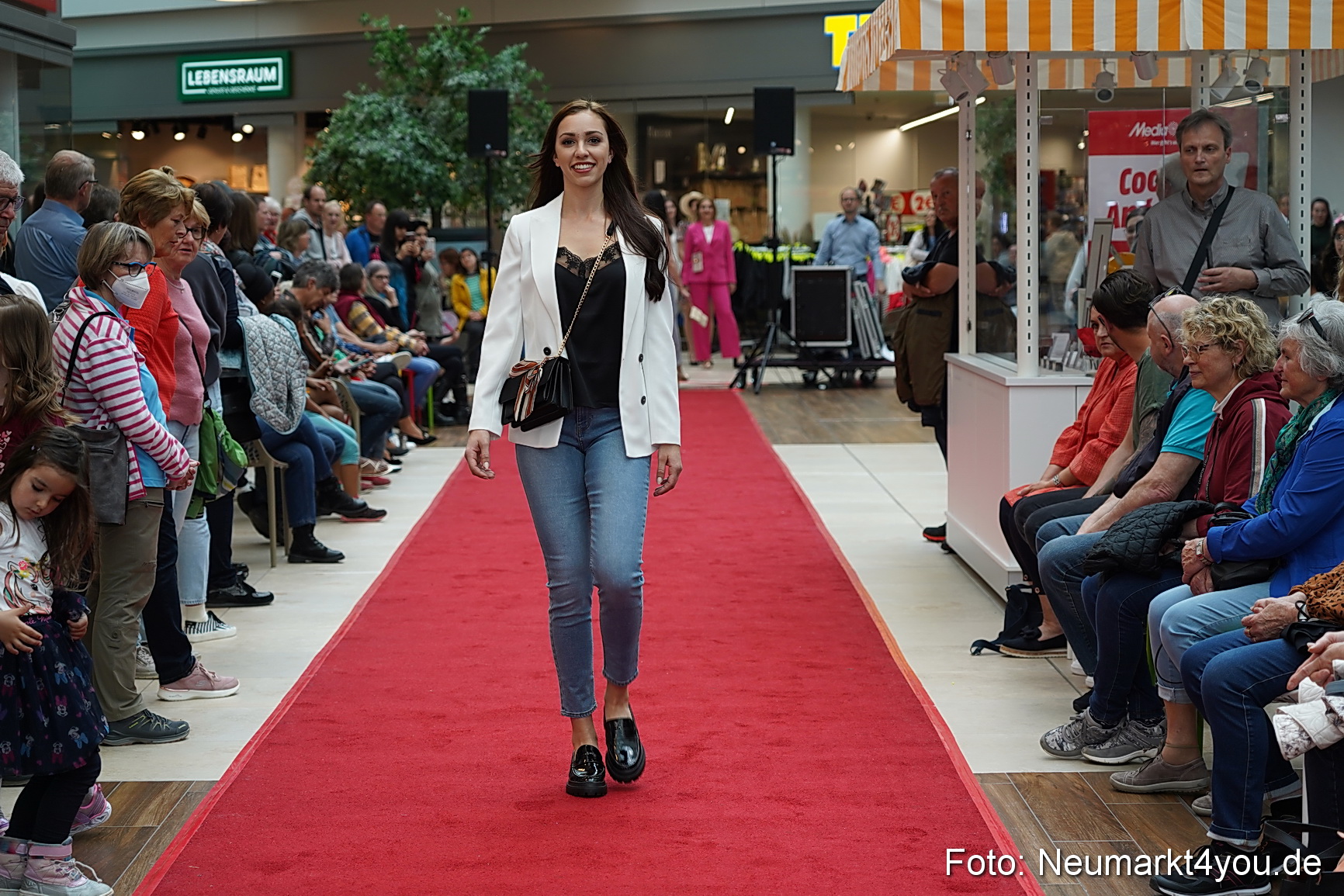 Modenschau Neuer Markt Nacht der Sinne 2022 0065