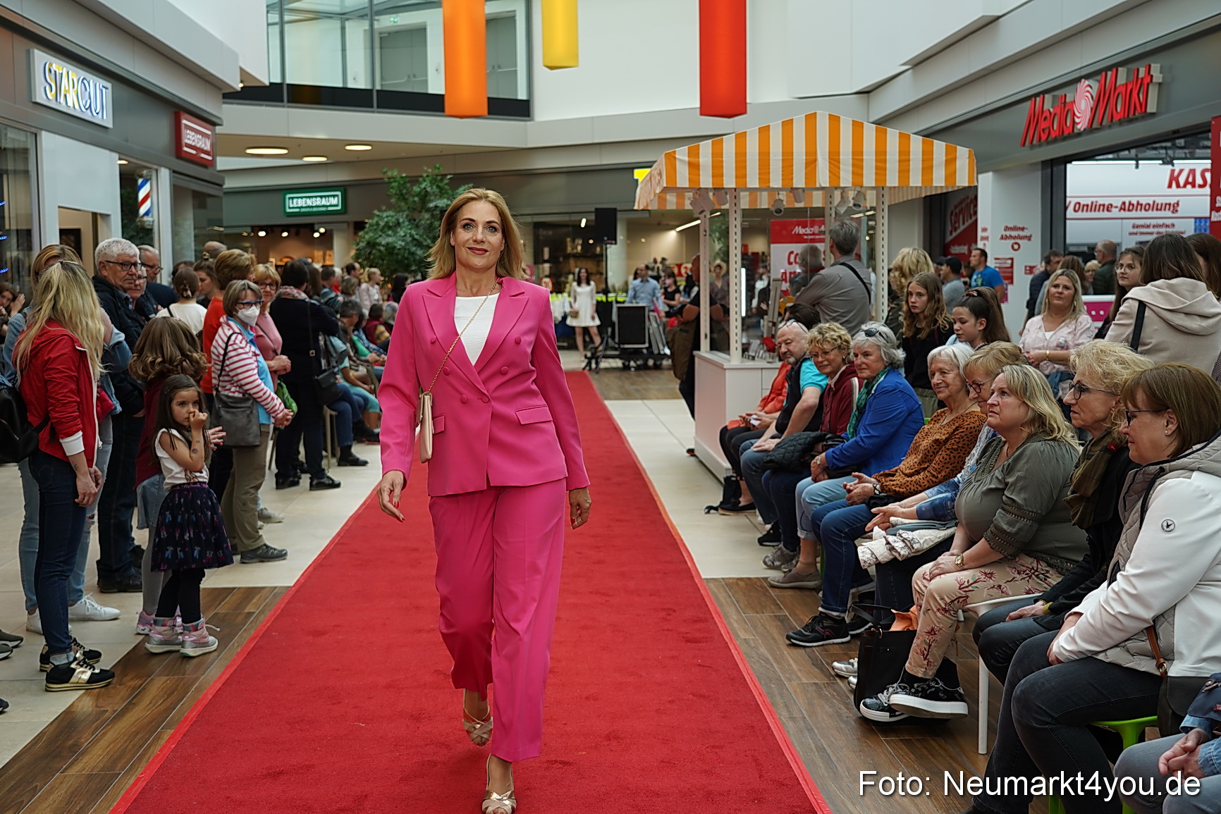 Modenschau Neuer Markt Nacht der Sinne 2022 0067