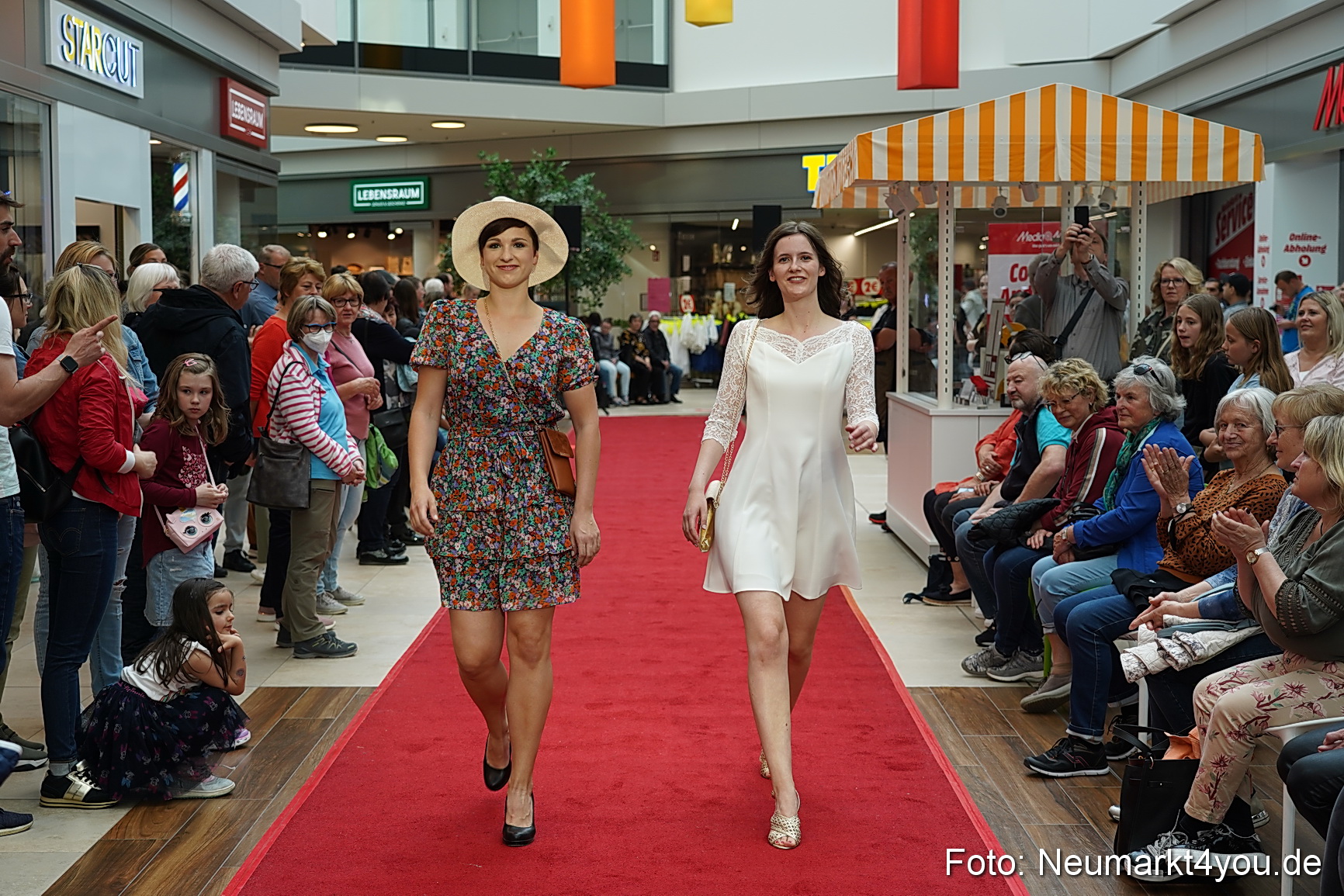 Modenschau Neuer Markt Nacht der Sinne 2022 0068