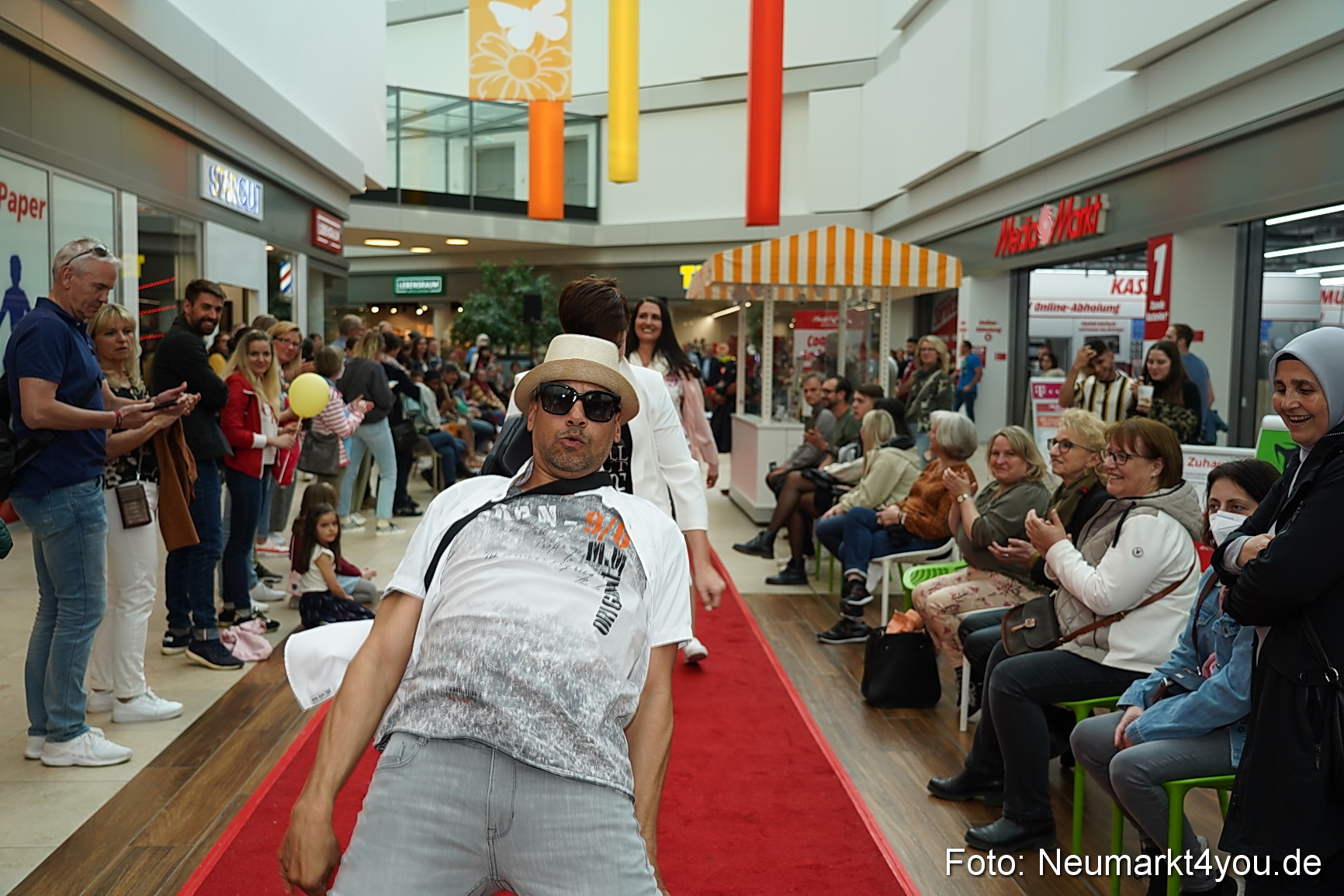 Modenschau Neuer Markt Nacht der Sinne 2022 0076