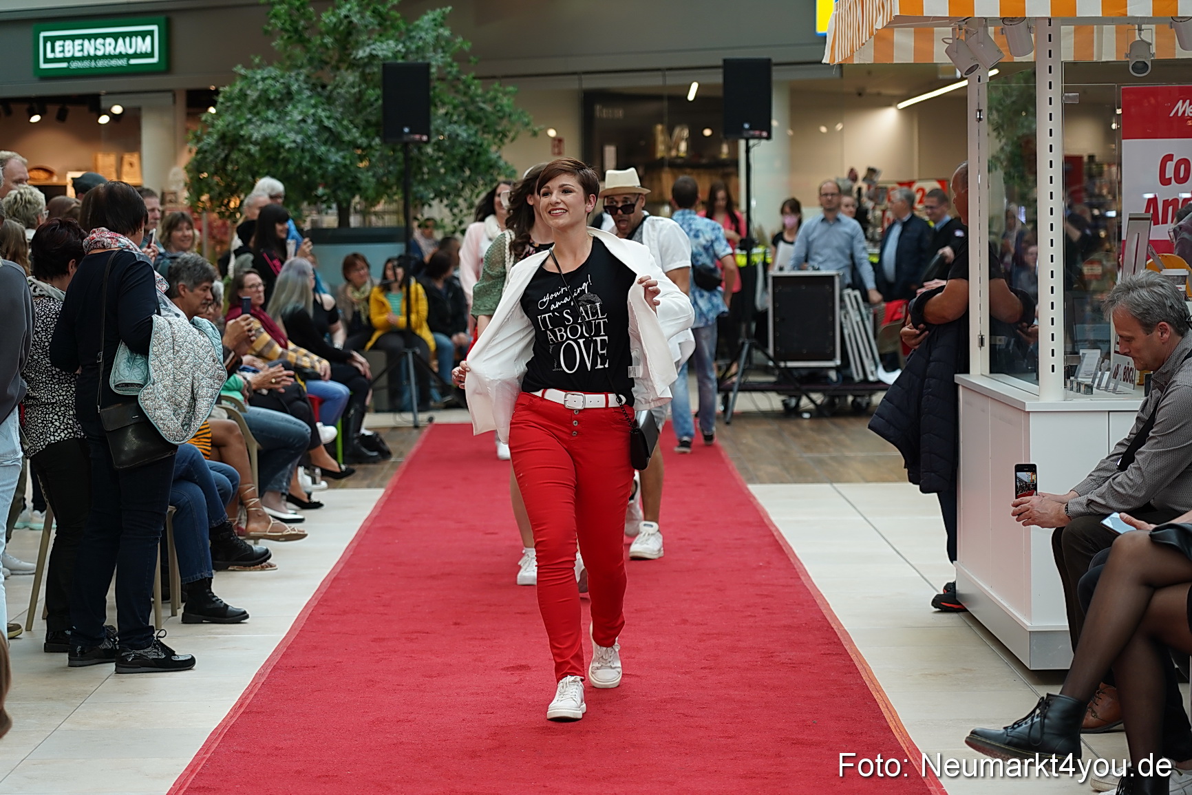 Modenschau Neuer Markt Nacht der Sinne 2022 0077