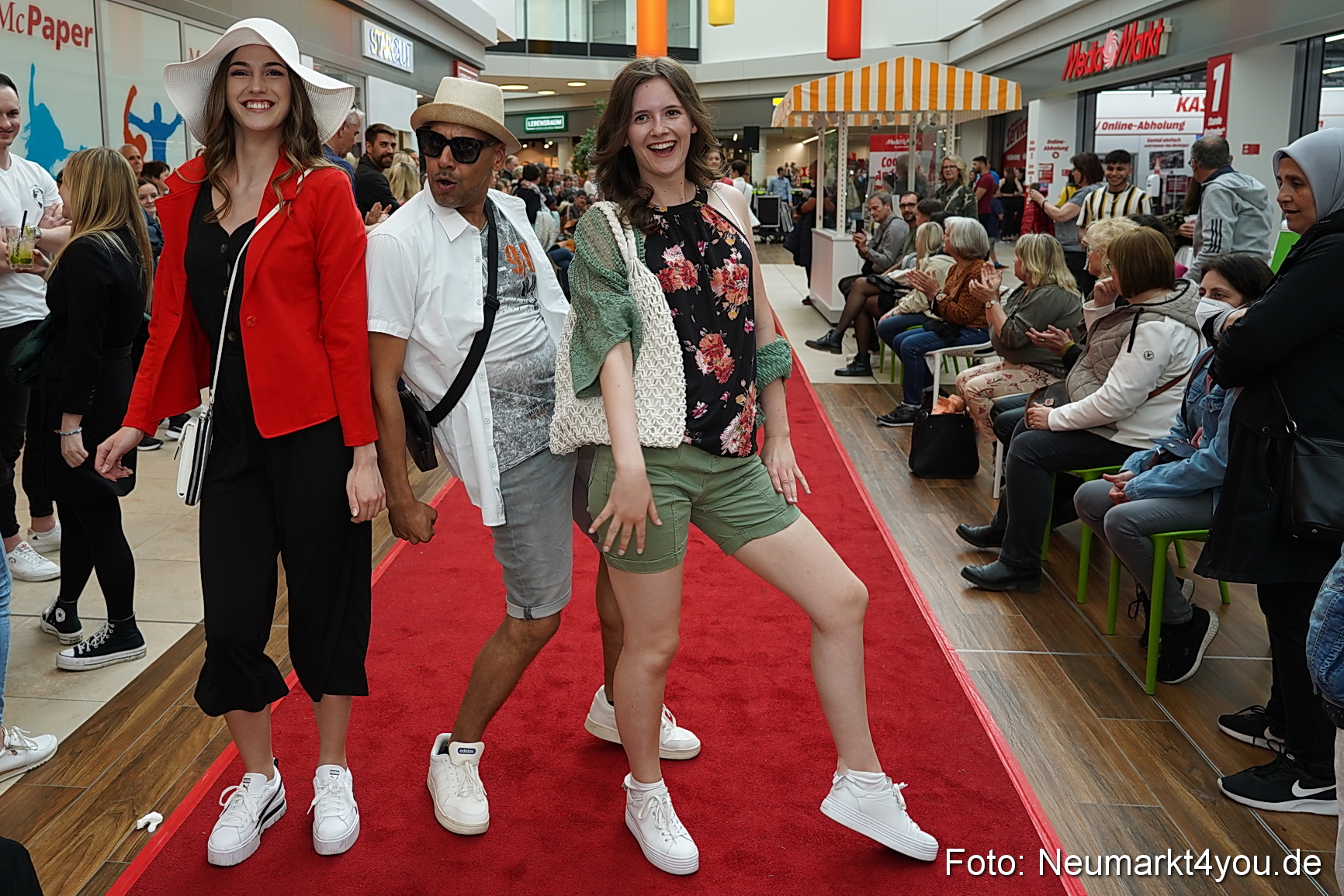 Modenschau Neuer Markt Nacht der Sinne 2022 0079