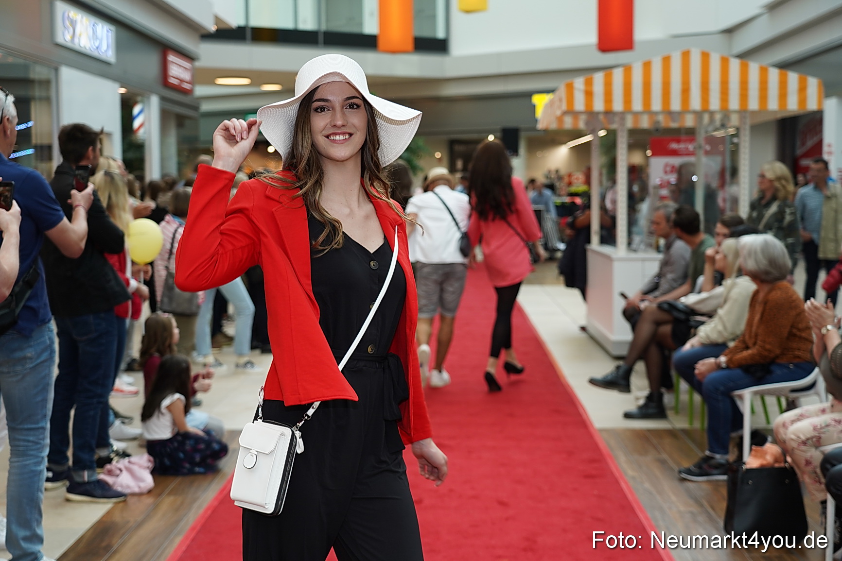 Modenschau Neuer Markt Nacht der Sinne 2022 0083