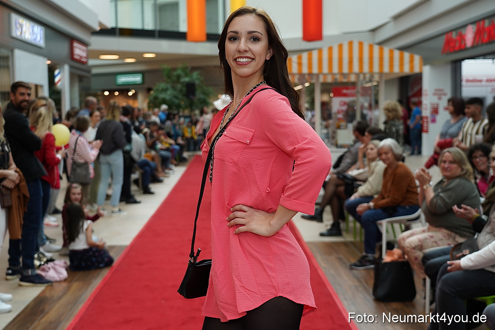 Modenschau Neuer Markt Nacht der Sinne 2022 0084