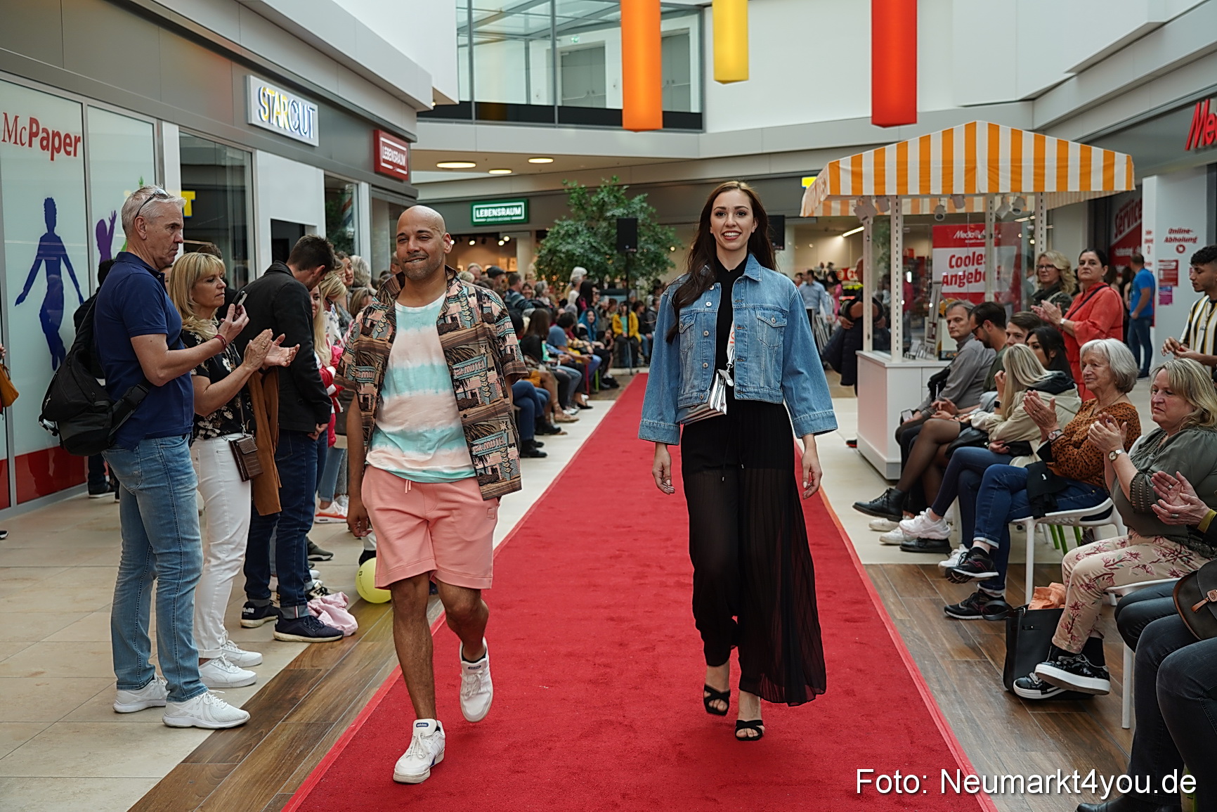 Modenschau Neuer Markt Nacht der Sinne 2022 0088