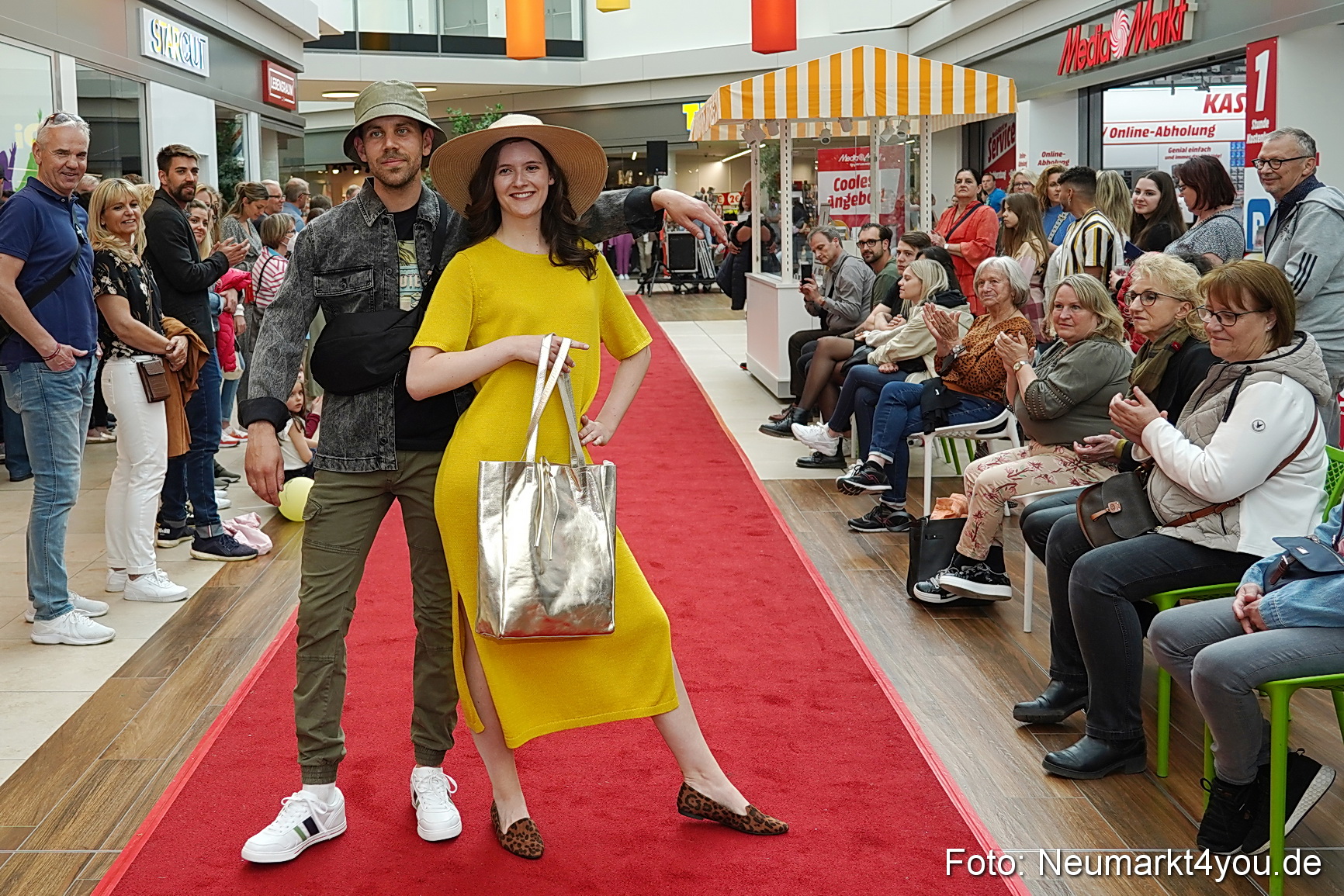 Modenschau Neuer Markt Nacht der Sinne 2022 0092