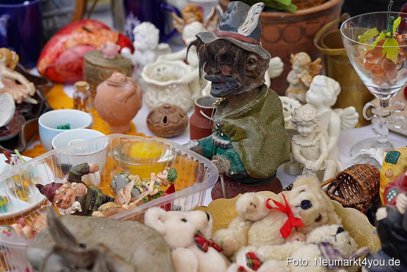 Altstadtflohmarkt Neumarkt 2023 0011
