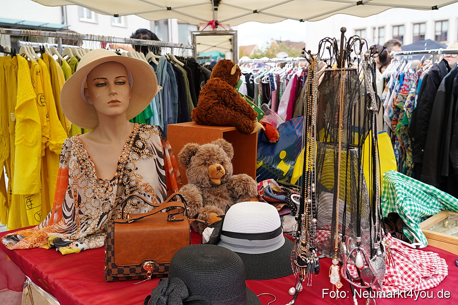 Altstadtflohmarkt Neumarkt 2023 0035