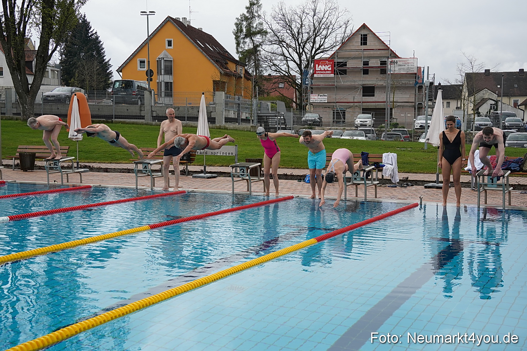 Anschwimmen Freibad Neumarkt 280423 0005
