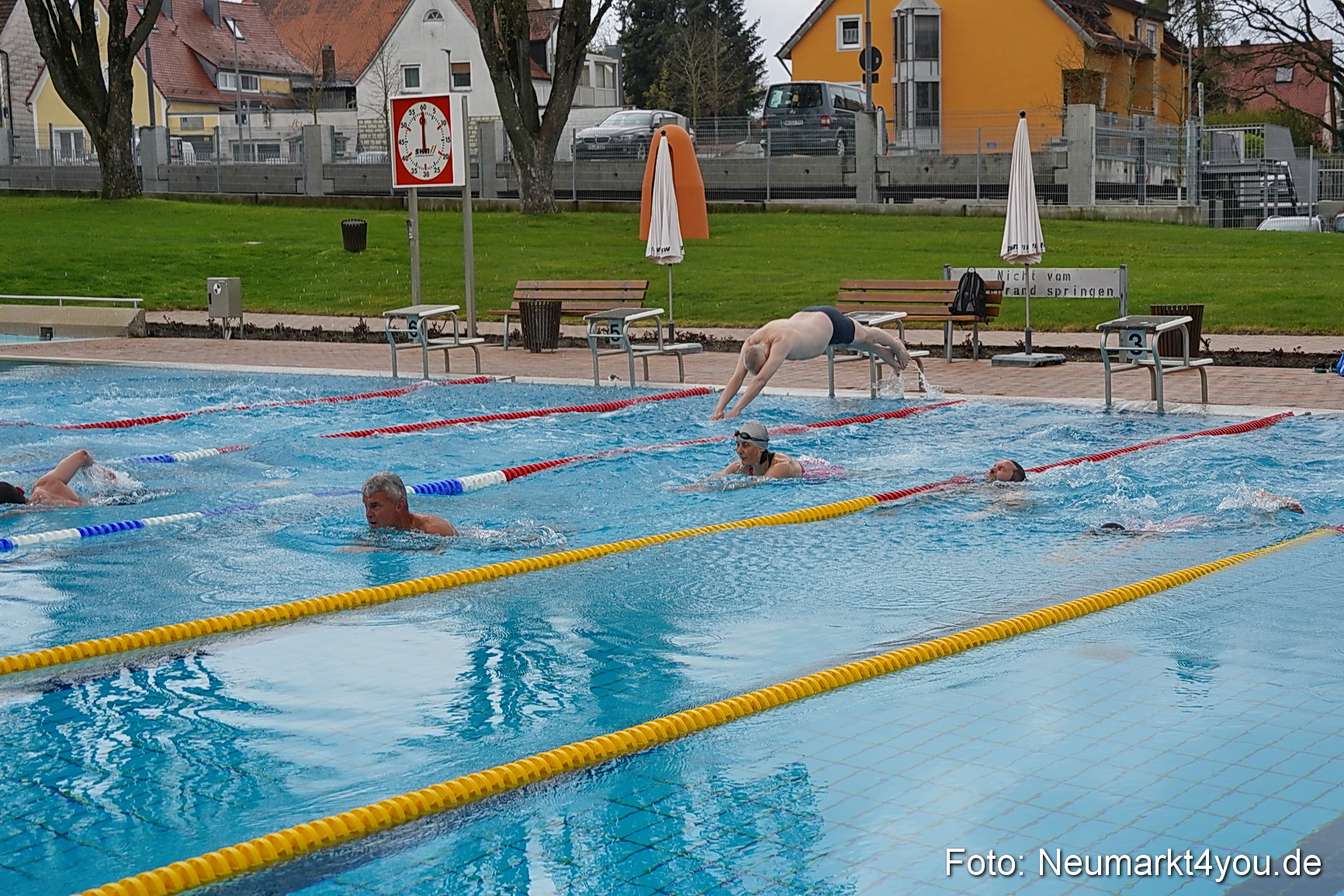 Anschwimmen Freibad Neumarkt 280423 0007