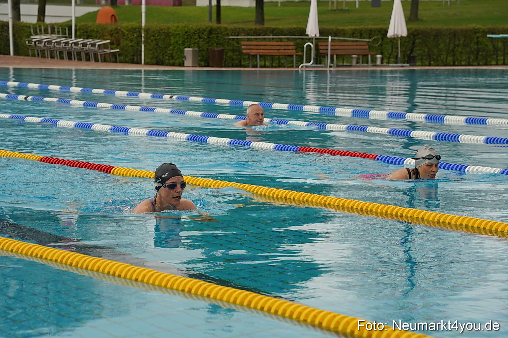Anschwimmen Freibad Neumarkt 280423 0011