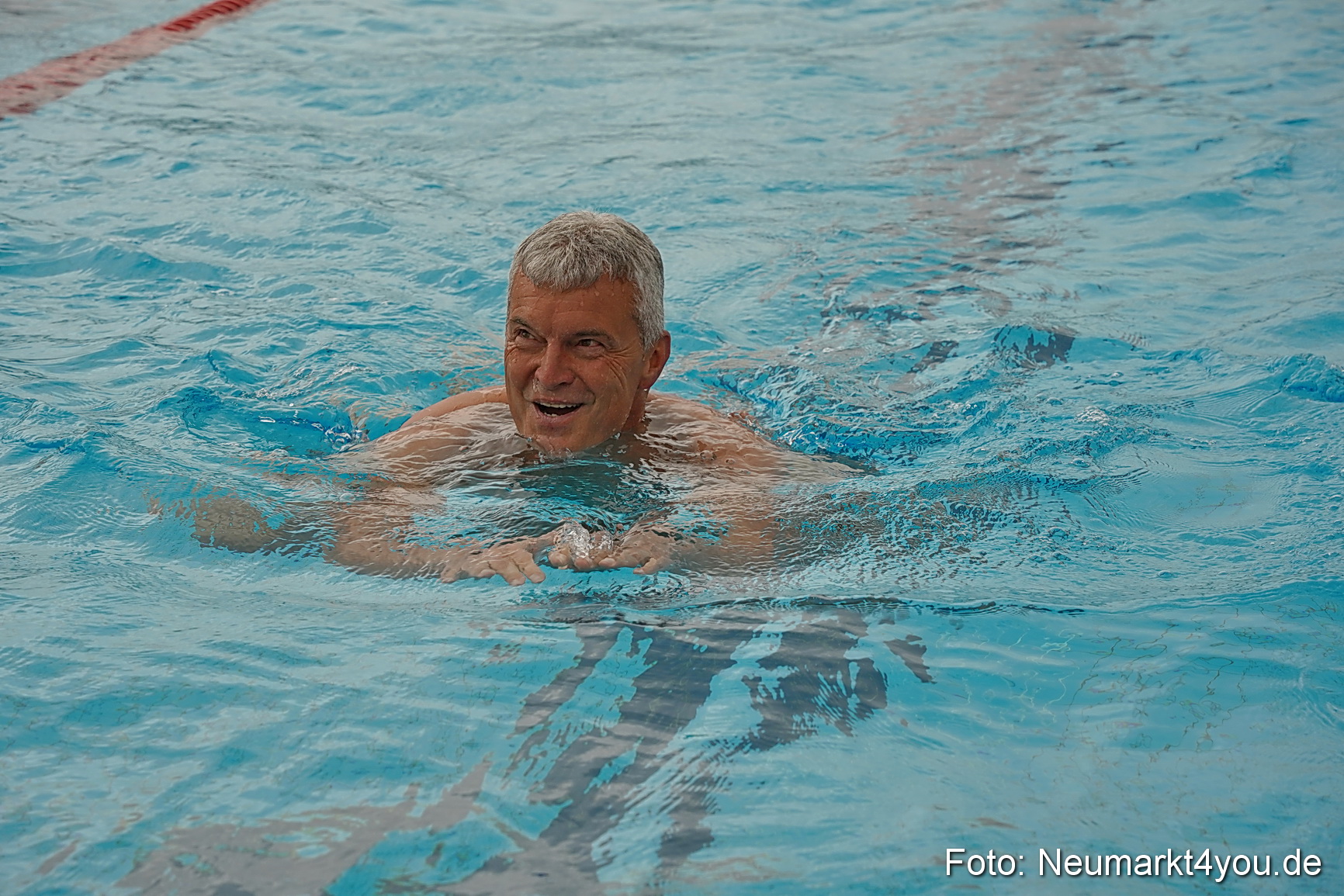 Anschwimmen Freibad Neumarkt 280423 0015