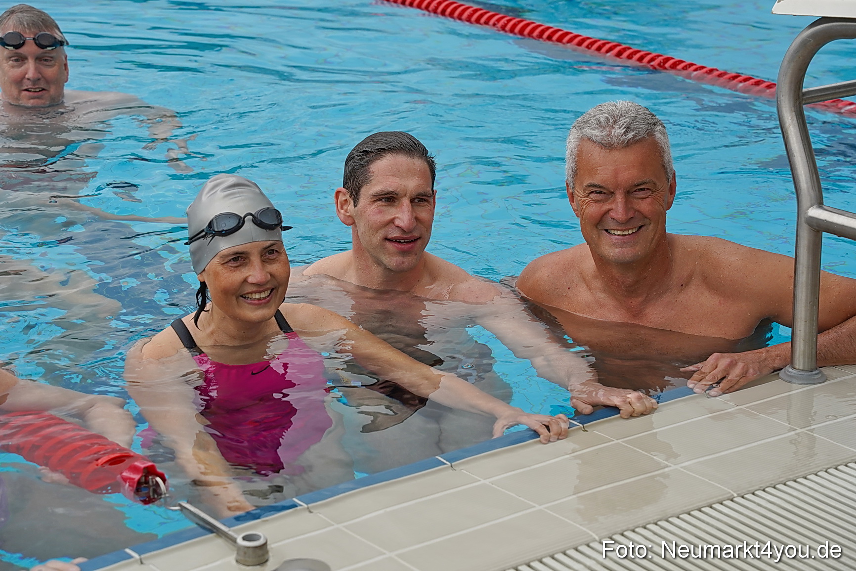 Anschwimmen Freibad Neumarkt 280423 0016