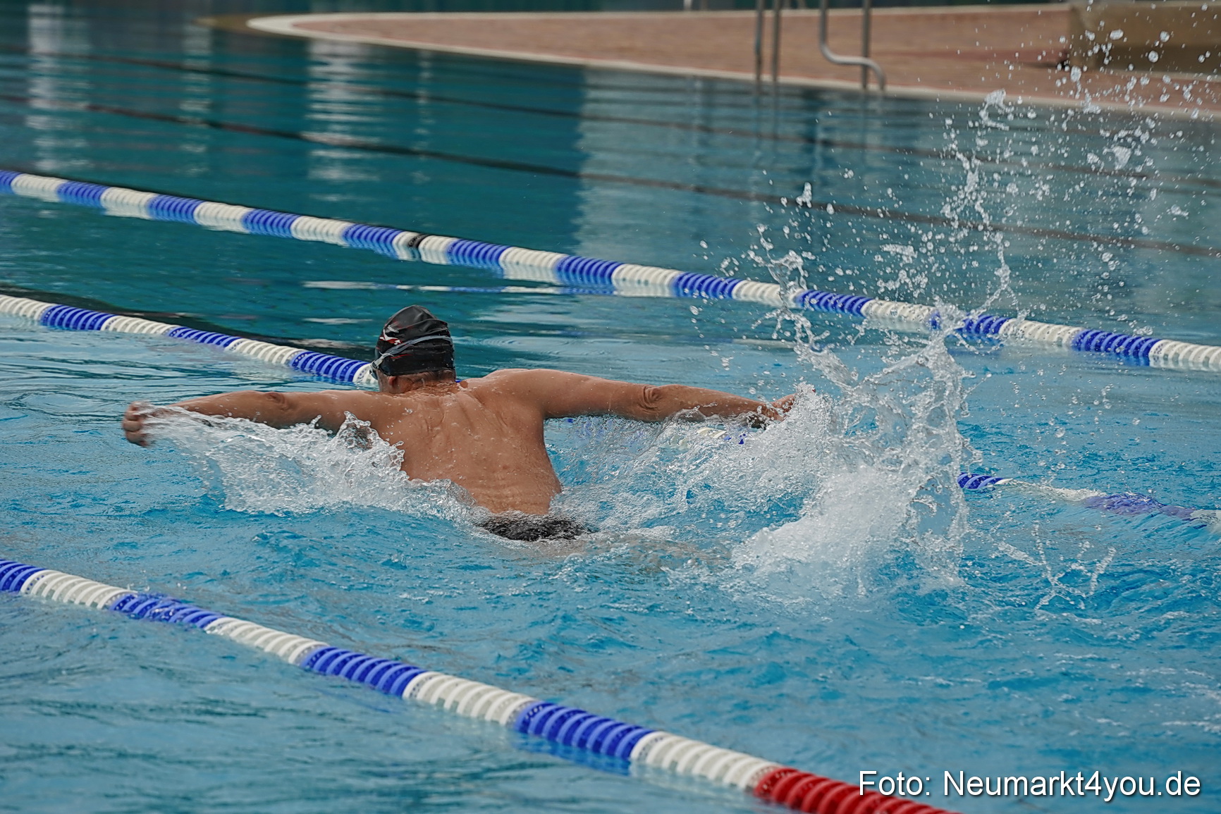 Anschwimmen Freibad Neumarkt 280423 0017