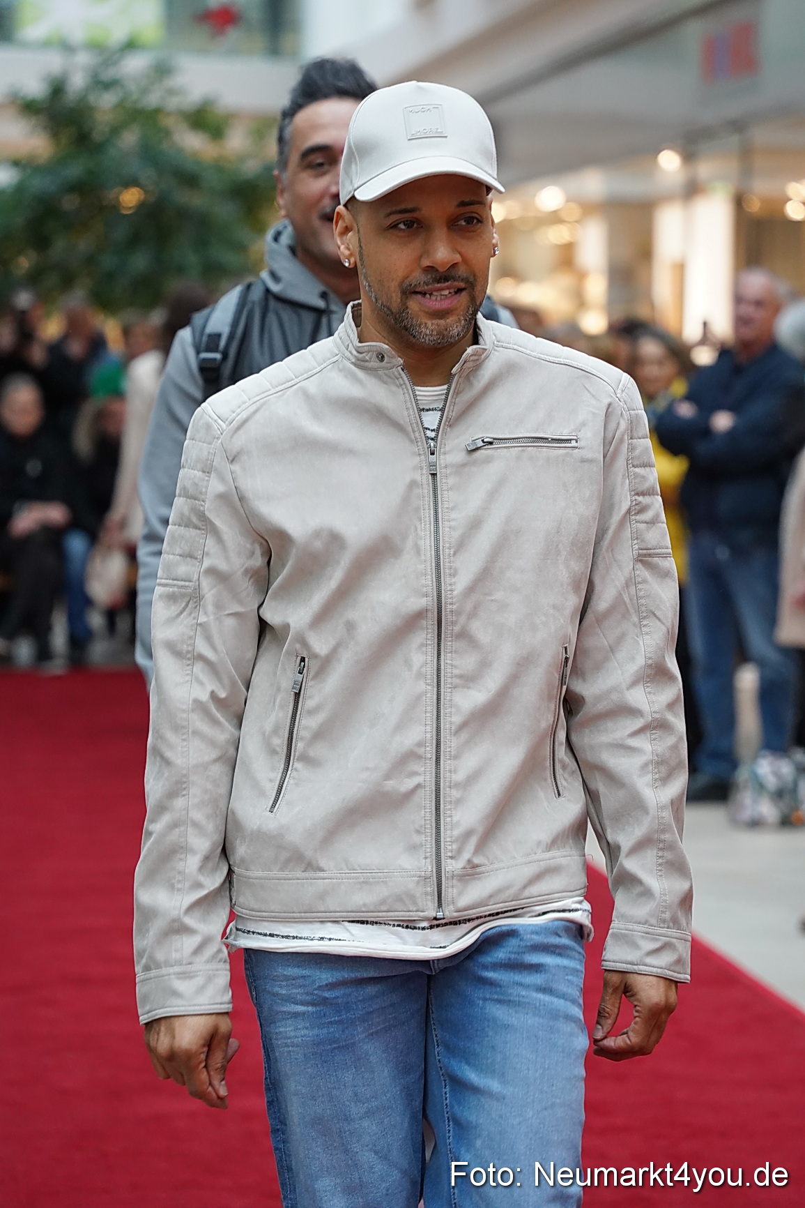 Modenschau Fruehjahr 2023 NeuerMarkt 0002