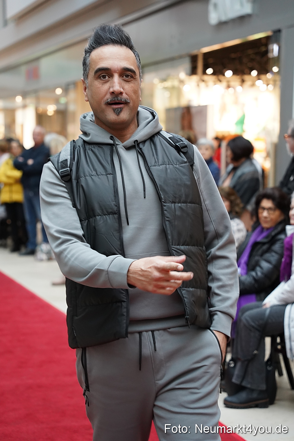 Modenschau Fruehjahr 2023 NeuerMarkt 0003