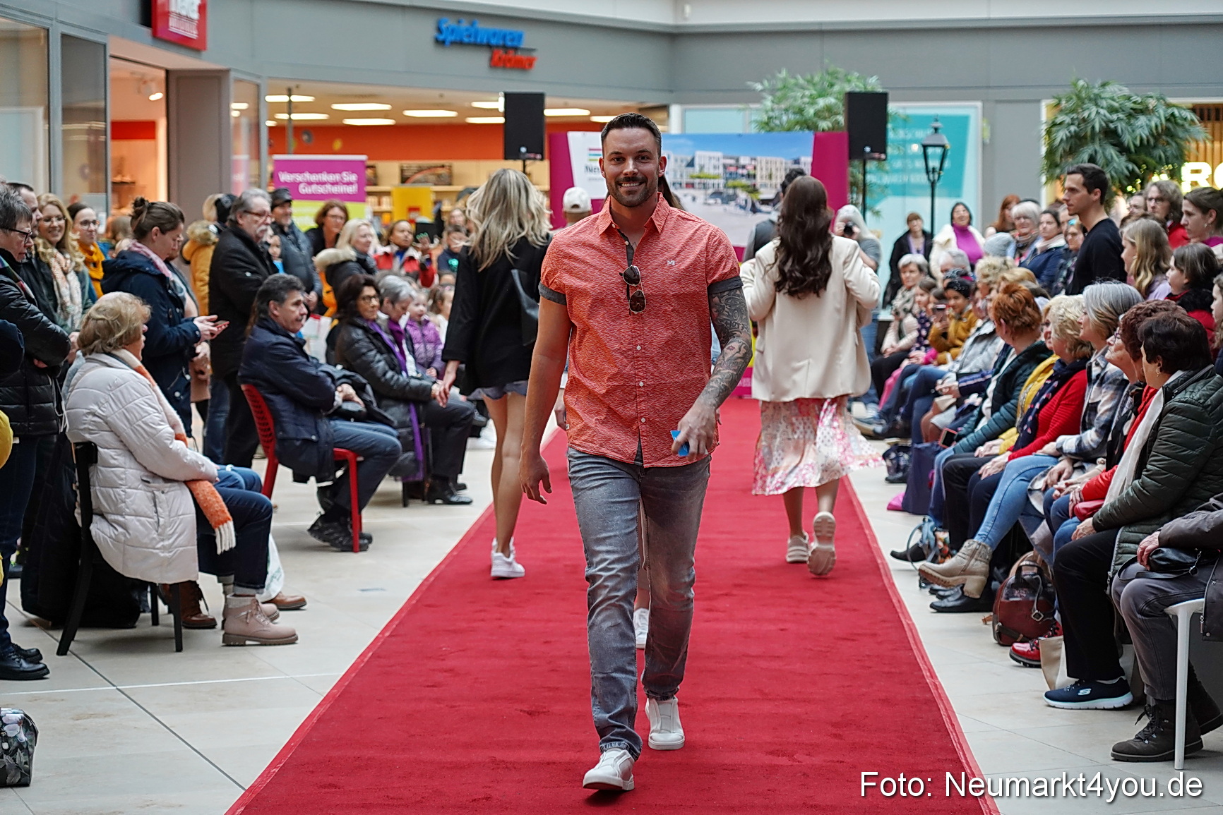 Modenschau Fruehjahr 2023 NeuerMarkt 0005