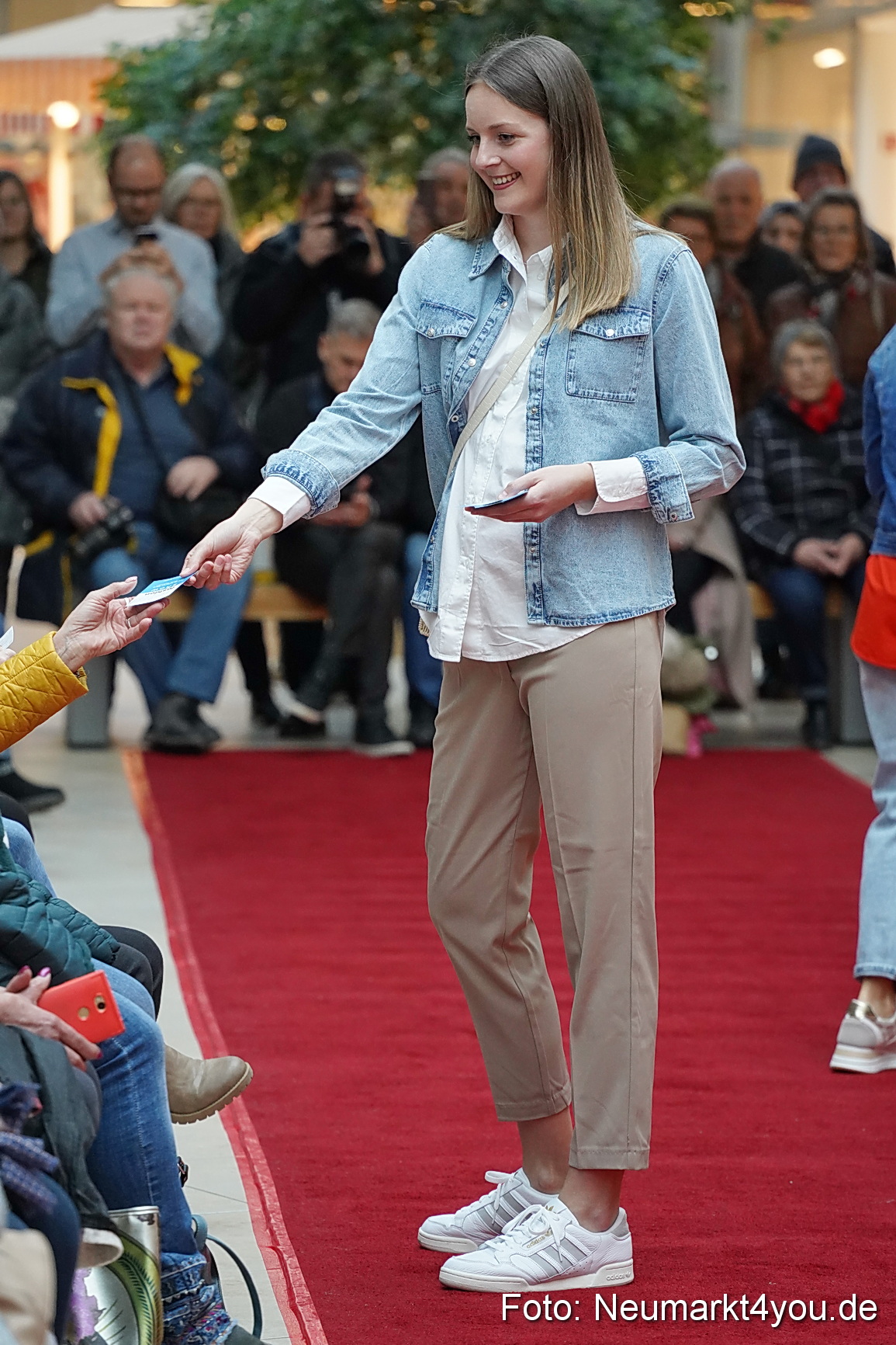 Modenschau Fruehjahr 2023 NeuerMarkt 0008