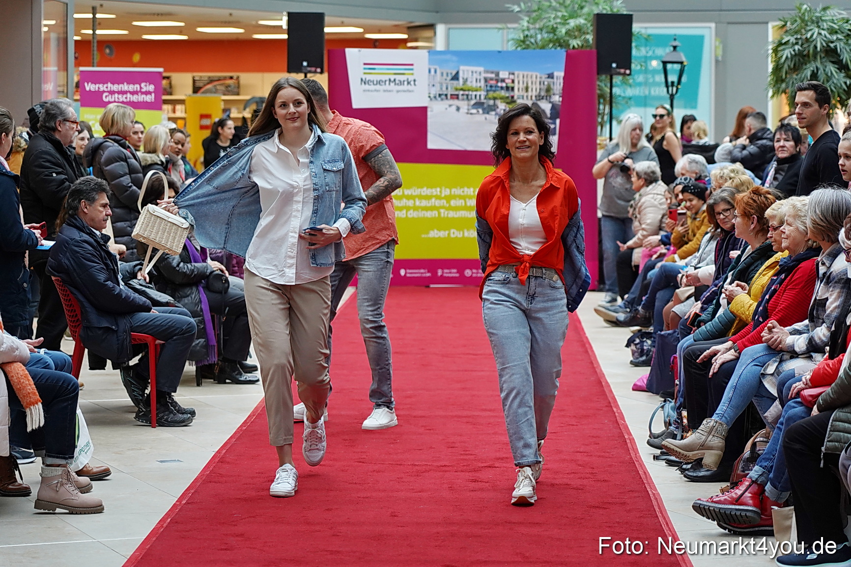 Modenschau Fruehjahr 2023 NeuerMarkt 0009