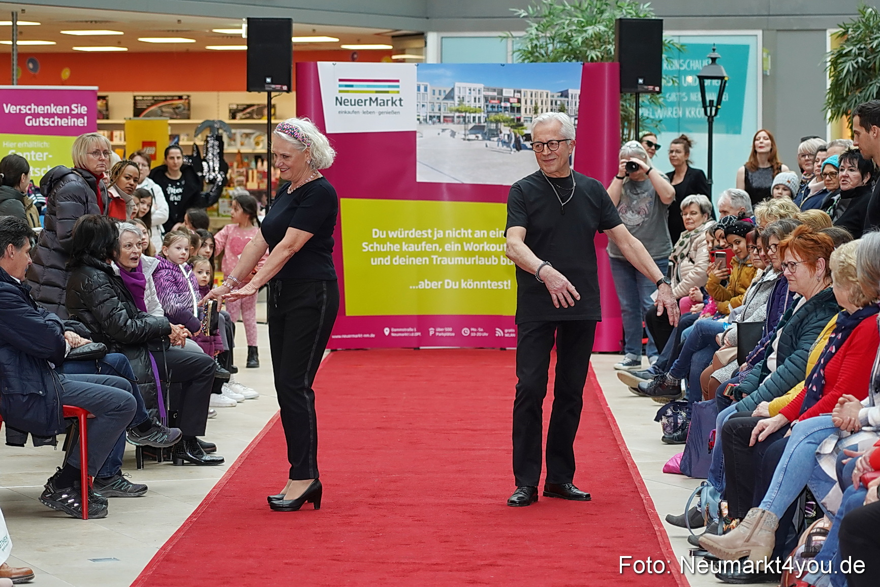 Modenschau Fruehjahr 2023 NeuerMarkt 0014