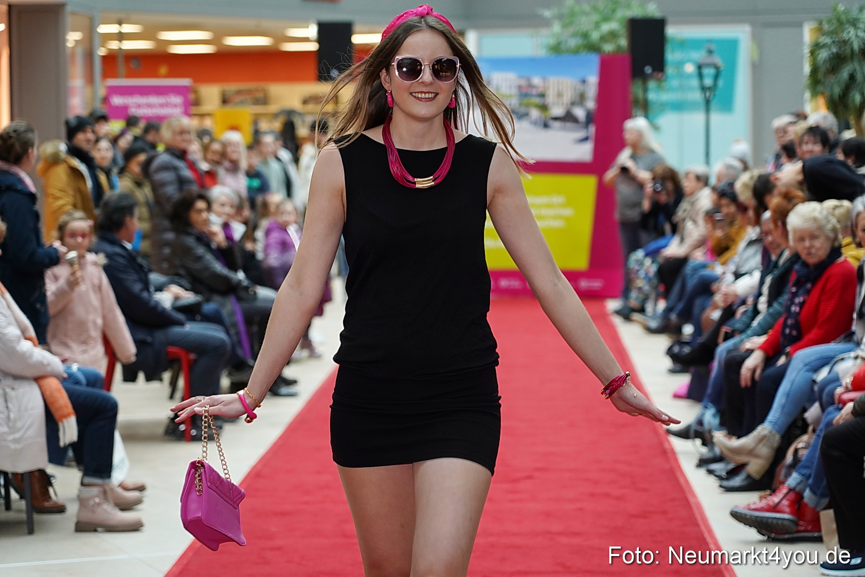 Modenschau Fruehjahr 2023 NeuerMarkt 0022