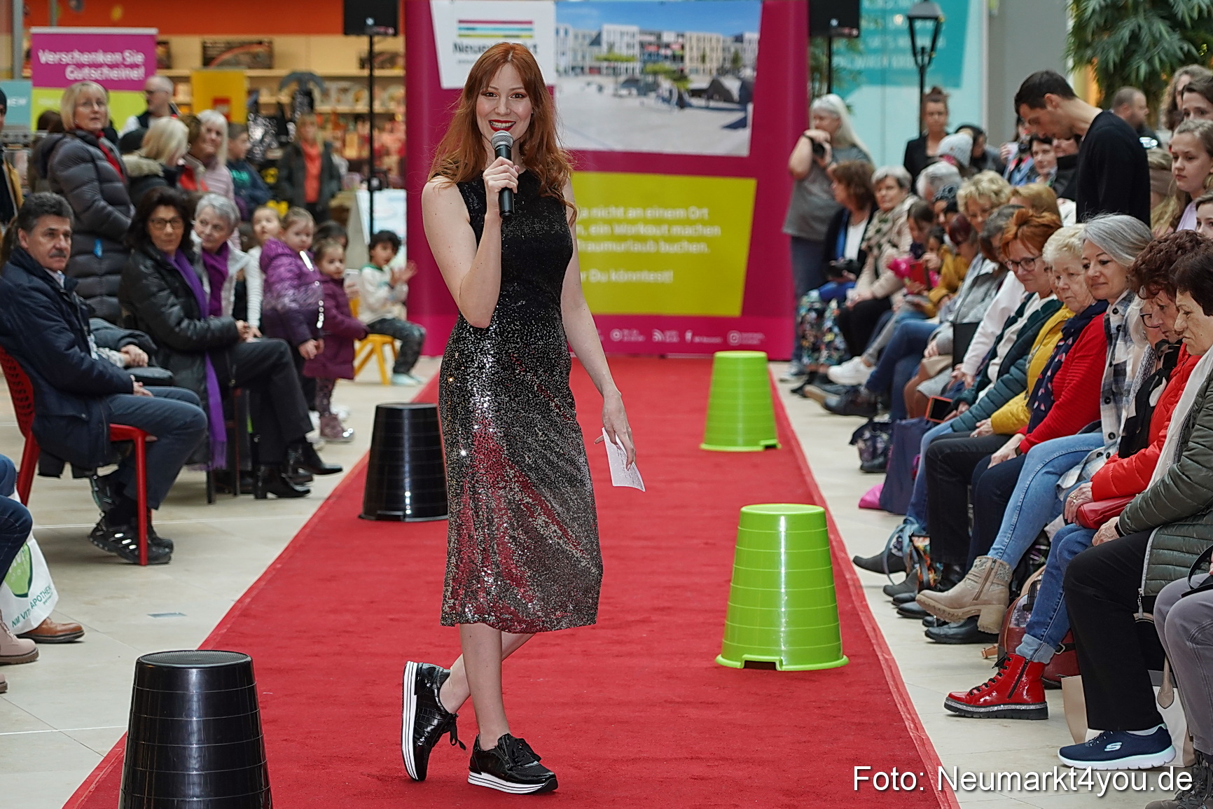 Modenschau Fruehjahr 2023 NeuerMarkt 0029