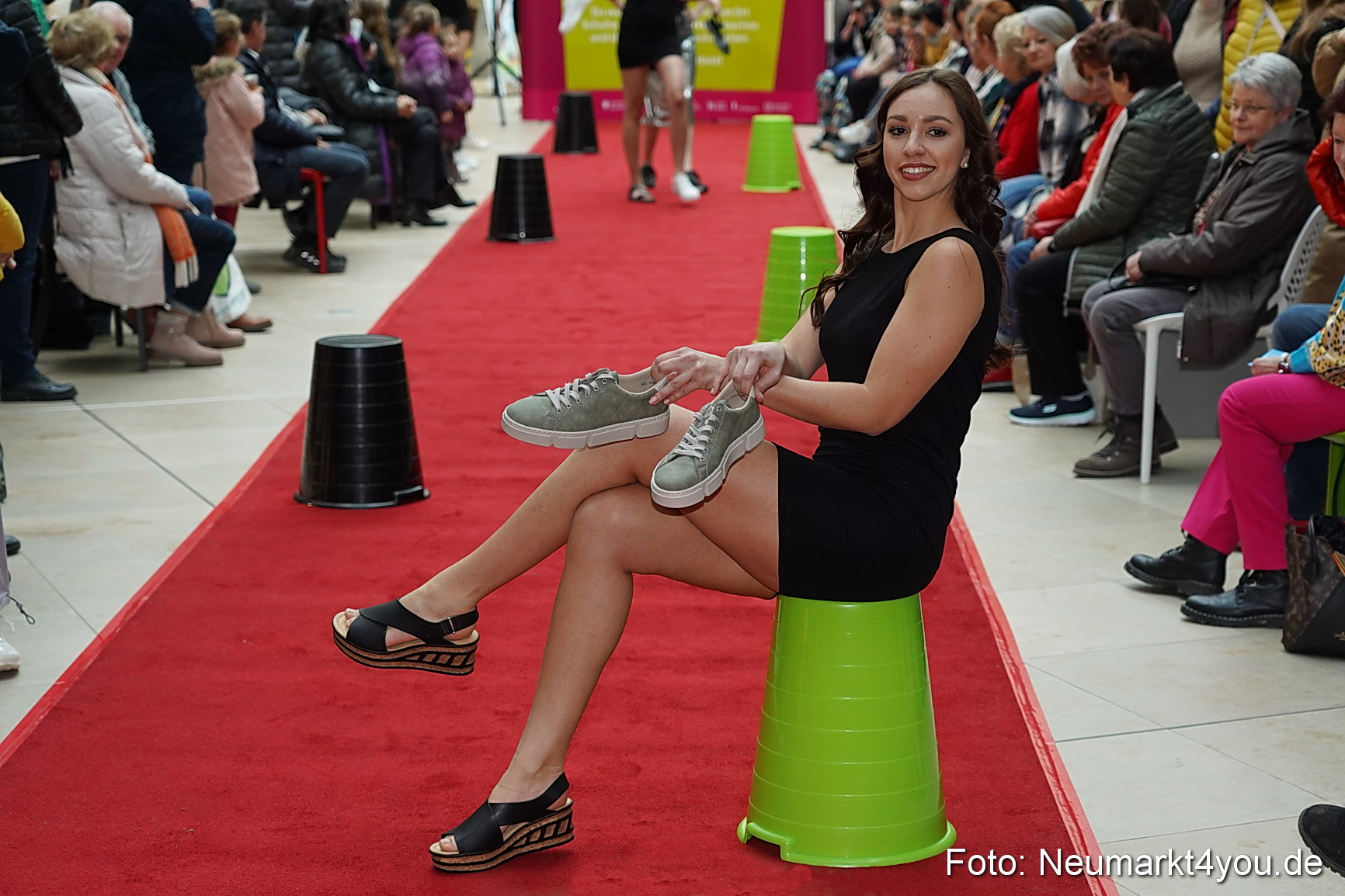 Modenschau Fruehjahr 2023 NeuerMarkt 0030