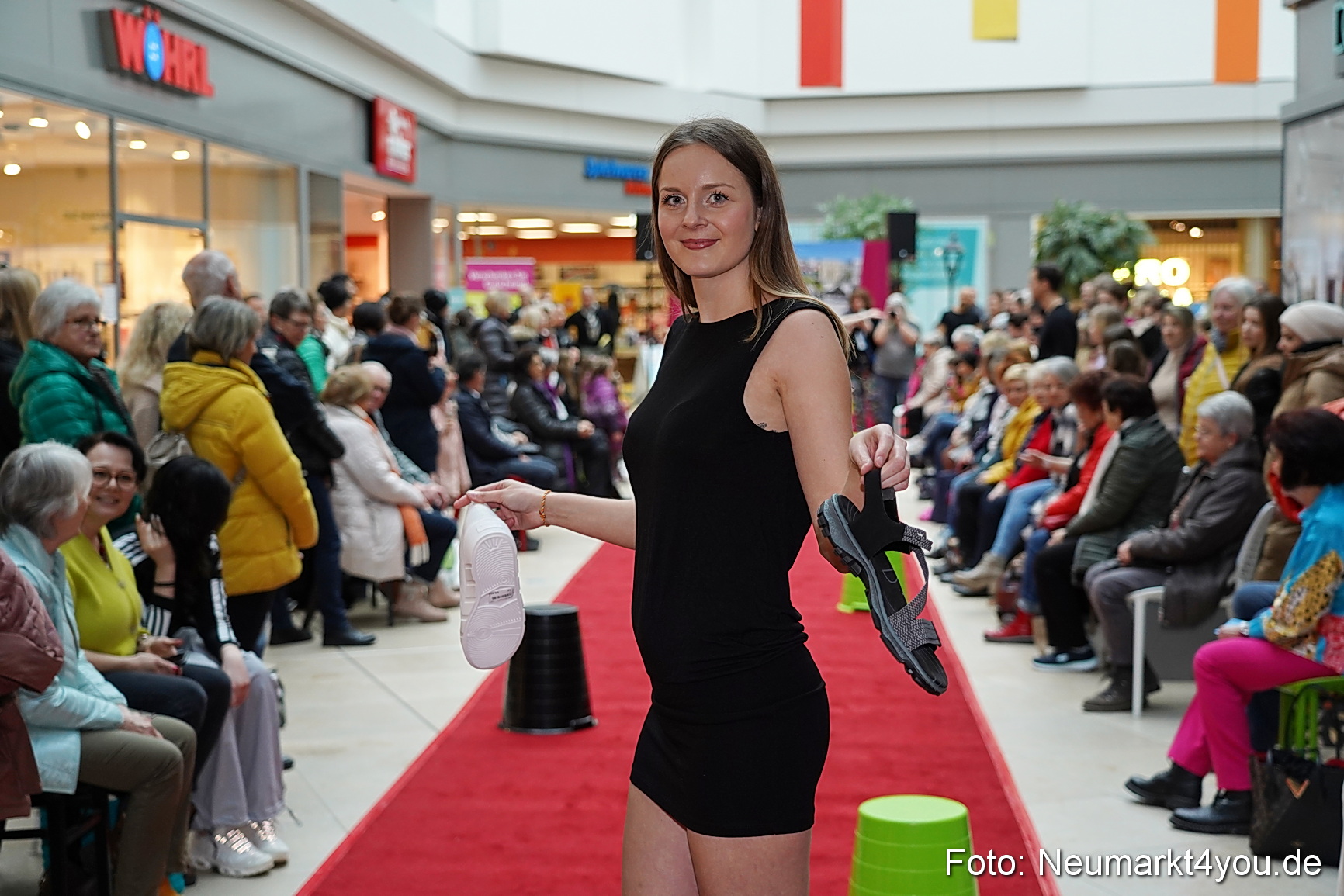 Modenschau Fruehjahr 2023 NeuerMarkt 0032