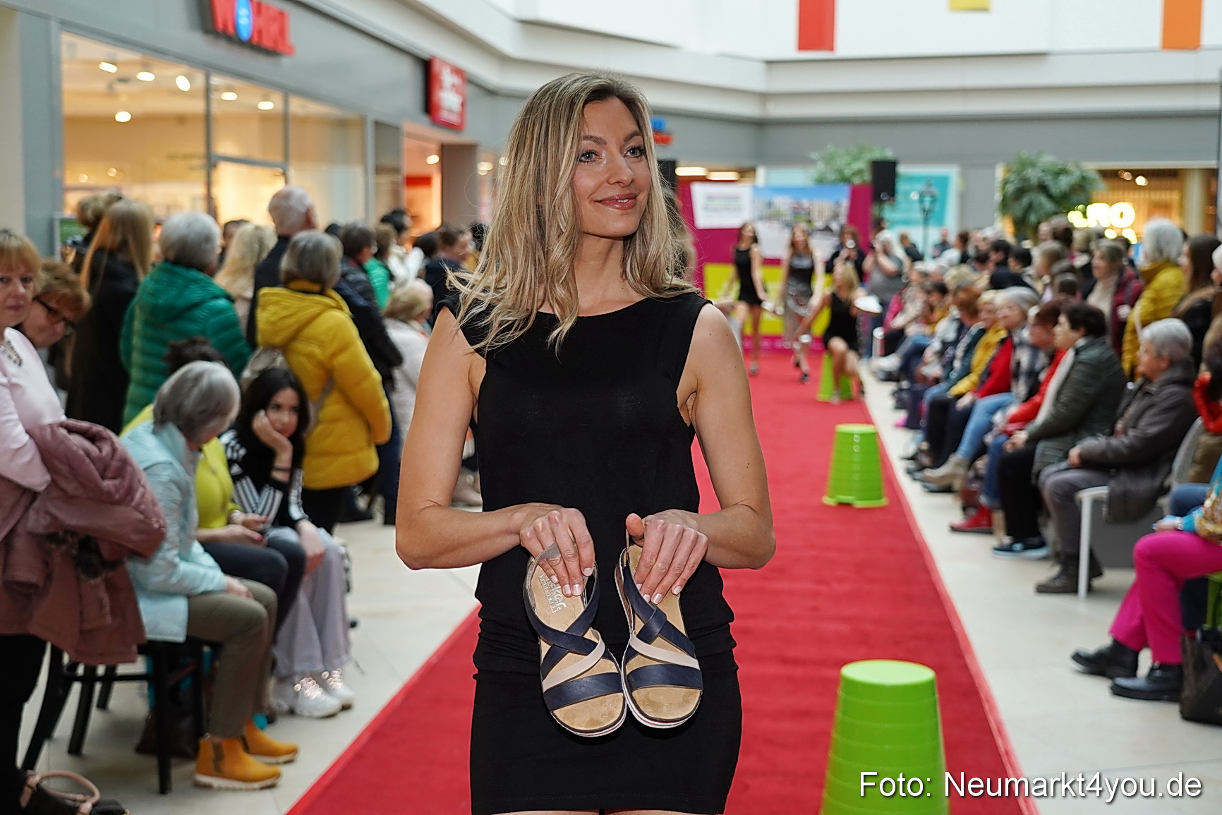 Modenschau Fruehjahr 2023 NeuerMarkt 0033