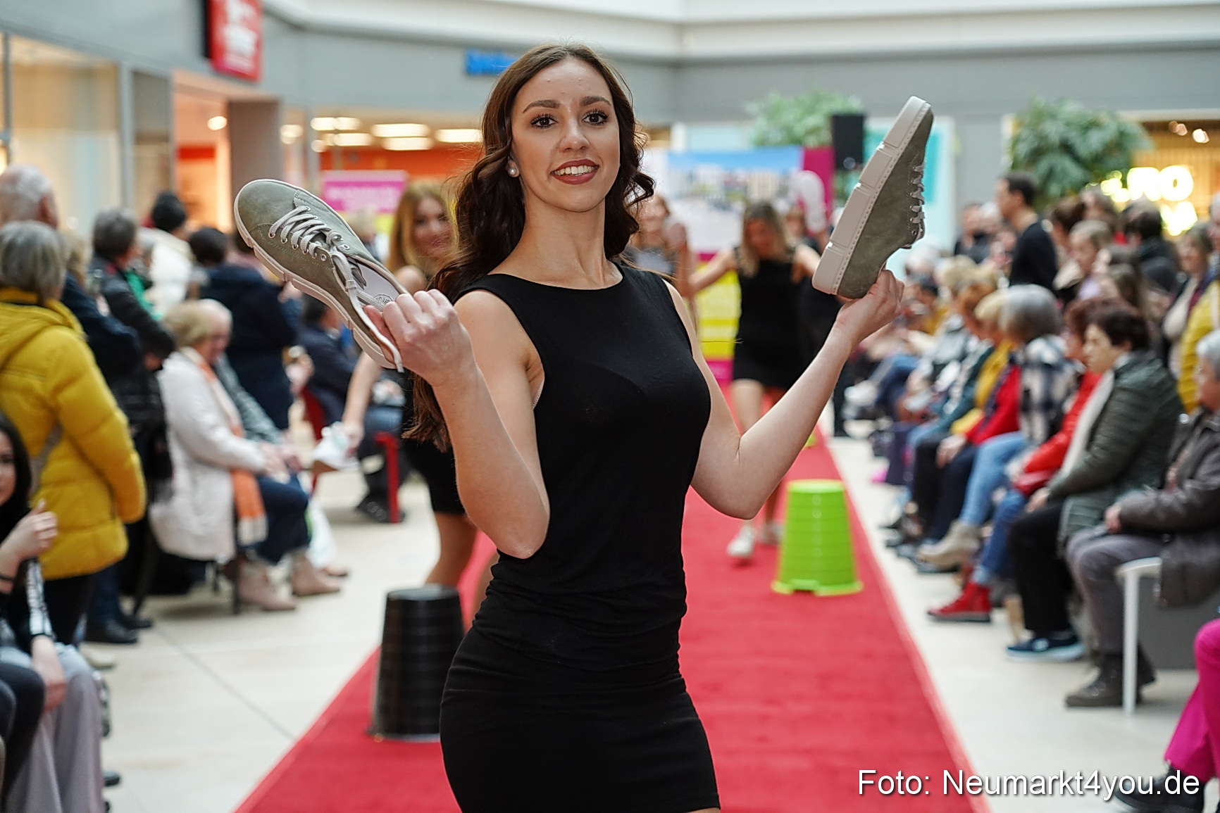 Modenschau Fruehjahr 2023 NeuerMarkt 0034