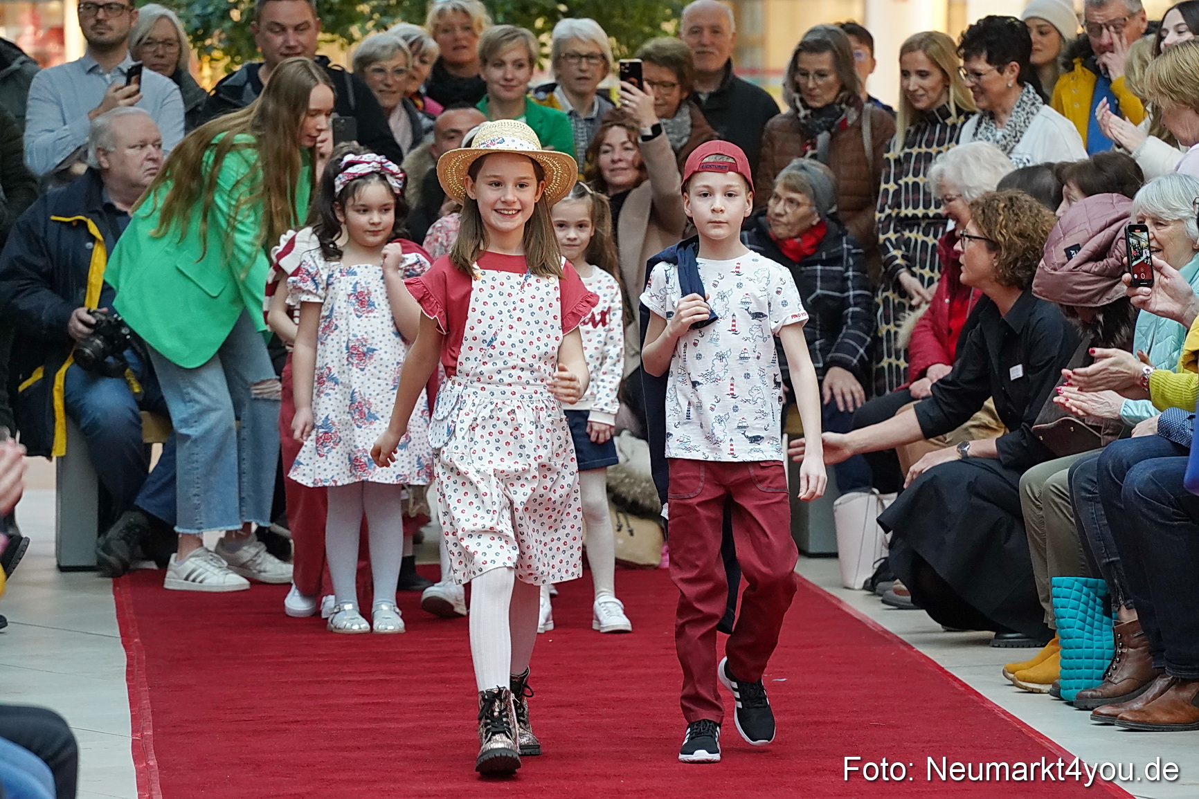 Modenschau Fruehjahr 2023 NeuerMarkt 0039
