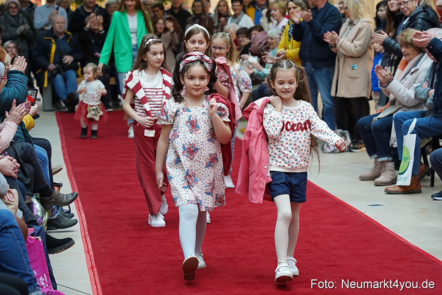 Modenschau Fruehjahr 2023 NeuerMarkt 0041