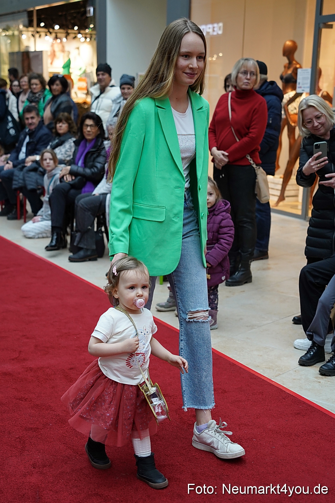 Modenschau Fruehjahr 2023 NeuerMarkt 0043