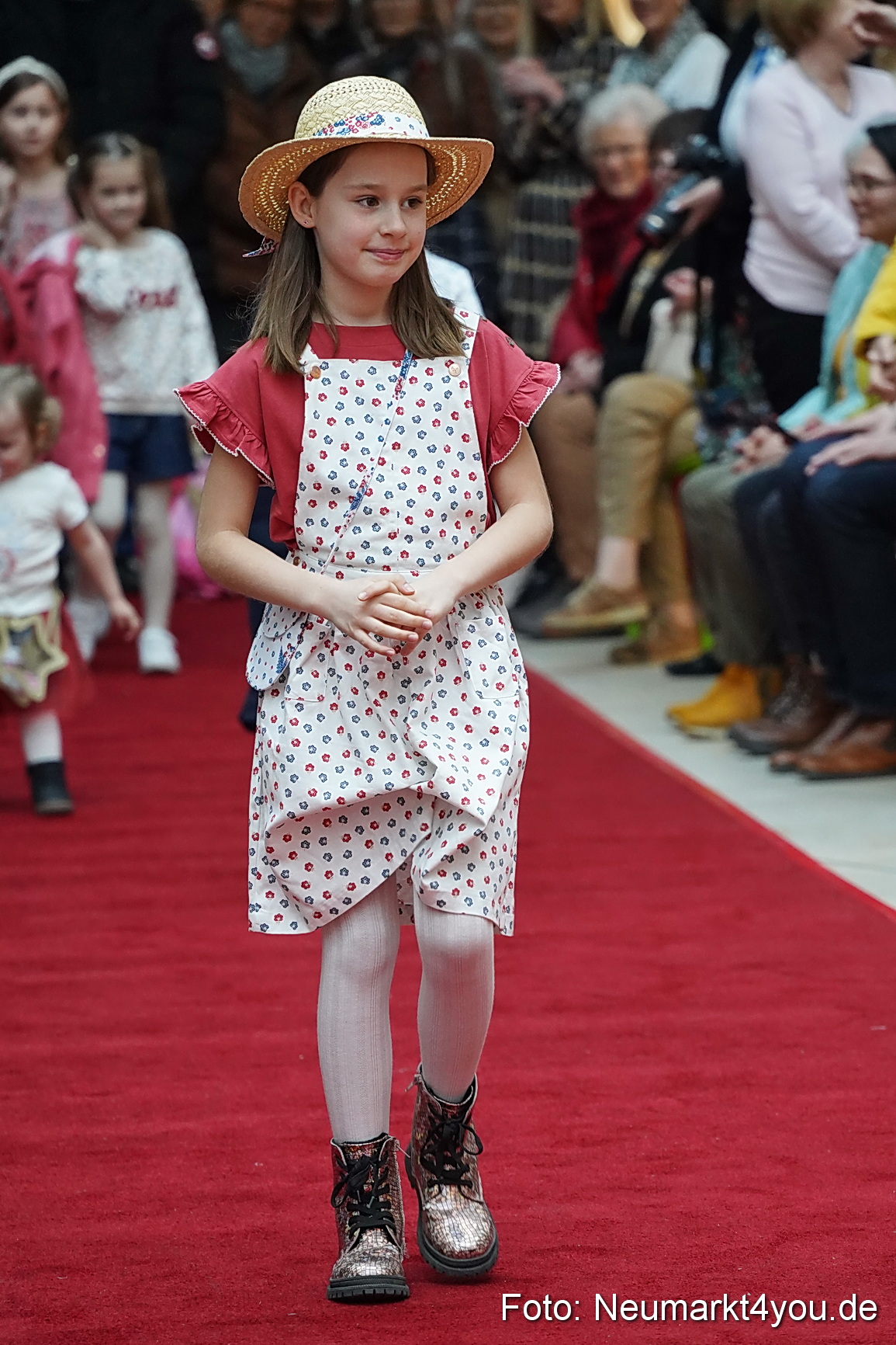 Modenschau Fruehjahr 2023 NeuerMarkt 0045