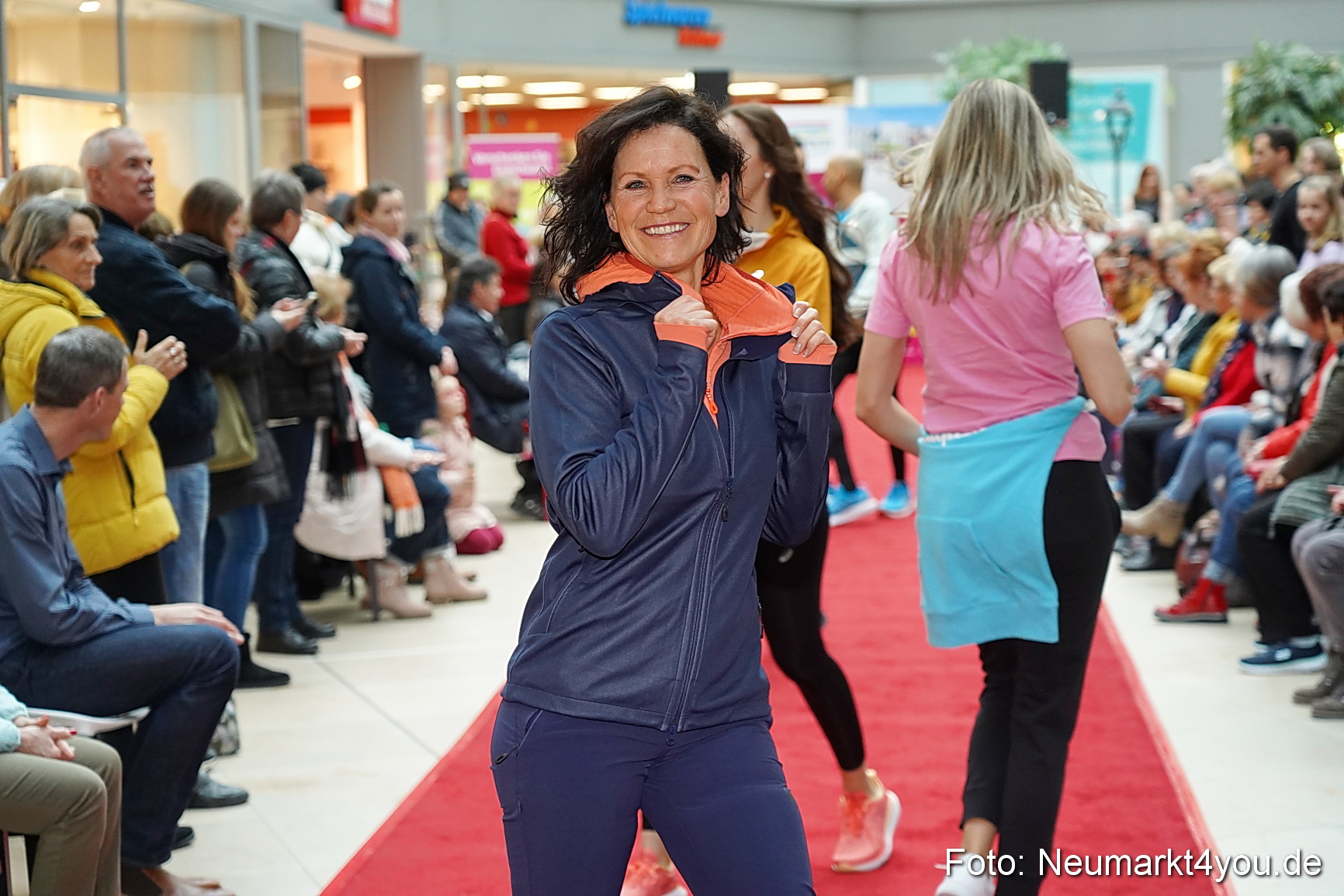 Modenschau Fruehjahr 2023 NeuerMarkt 0049
