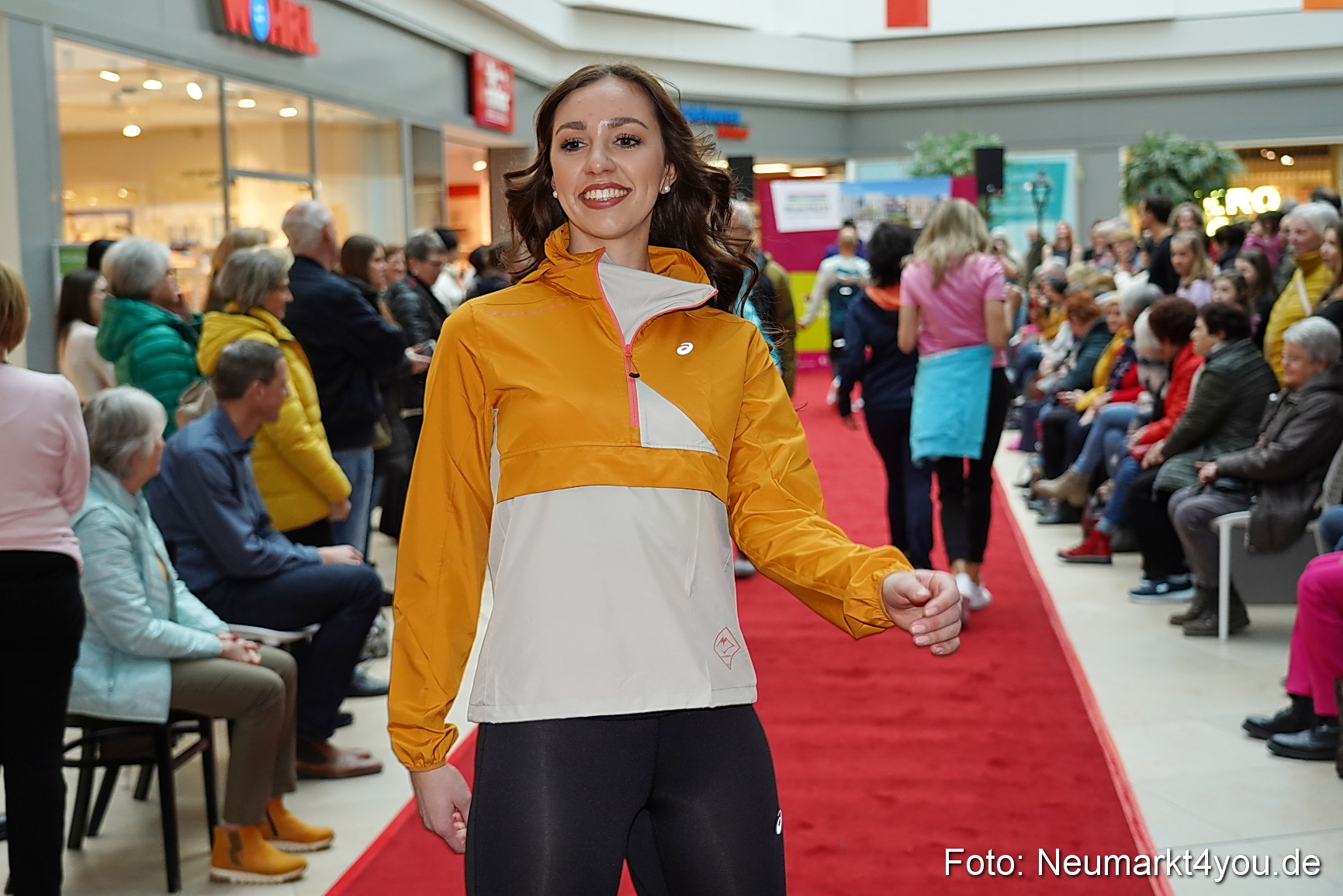 Modenschau Fruehjahr 2023 NeuerMarkt 0051