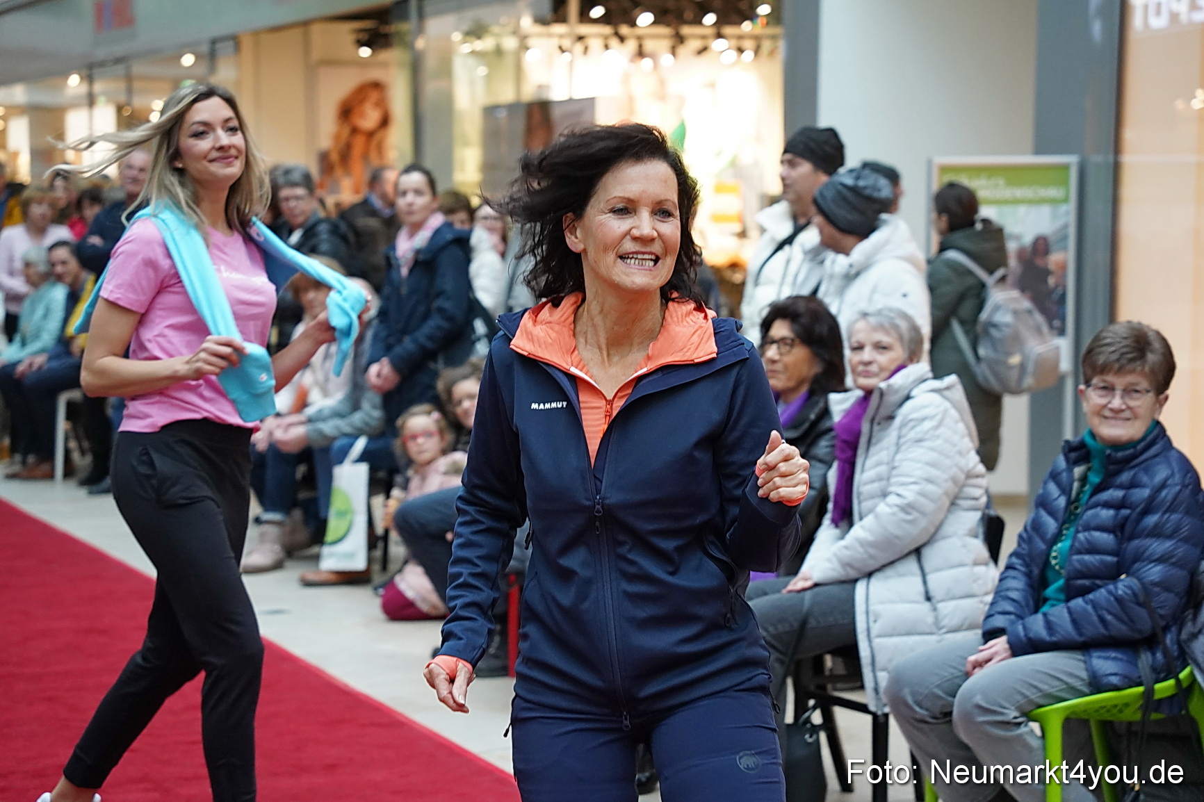 Modenschau Fruehjahr 2023 NeuerMarkt 0053